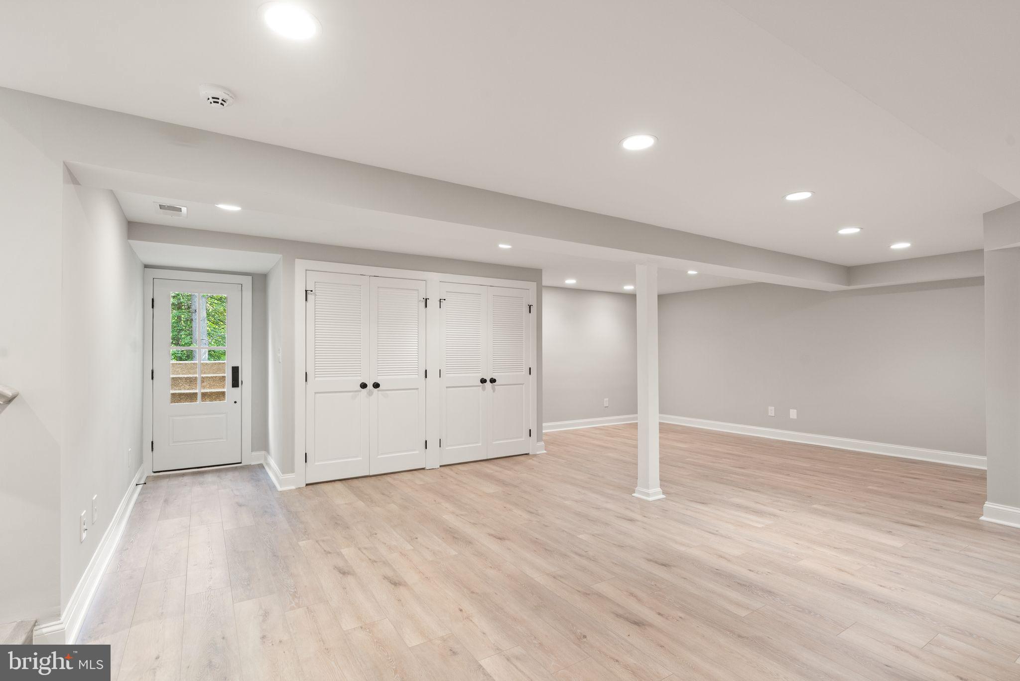 WILLIAMSBURG VILLAGE - Residential