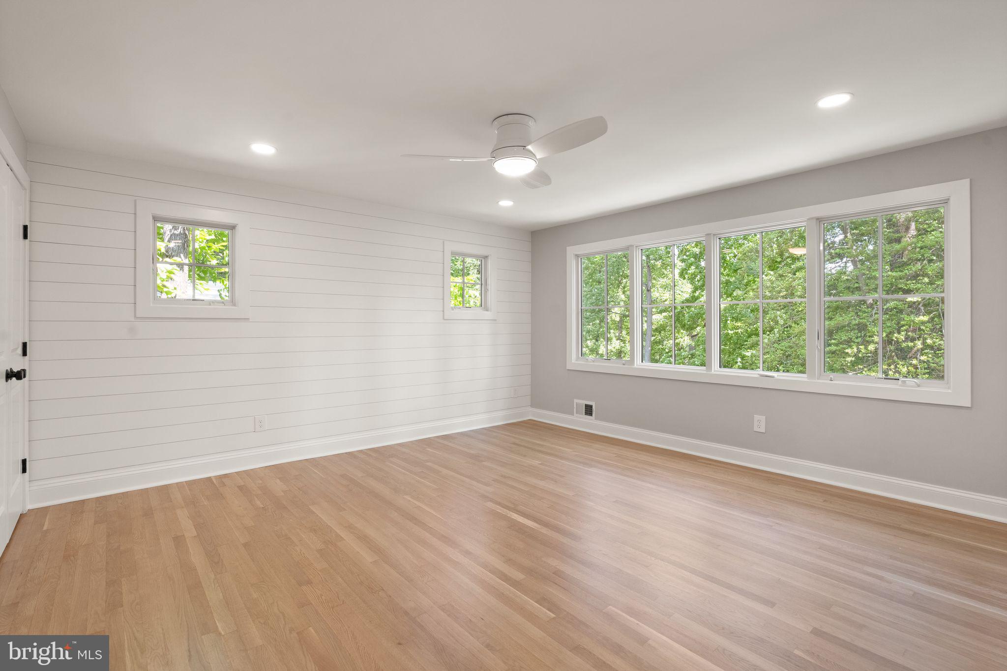 WILLIAMSBURG VILLAGE - Residential