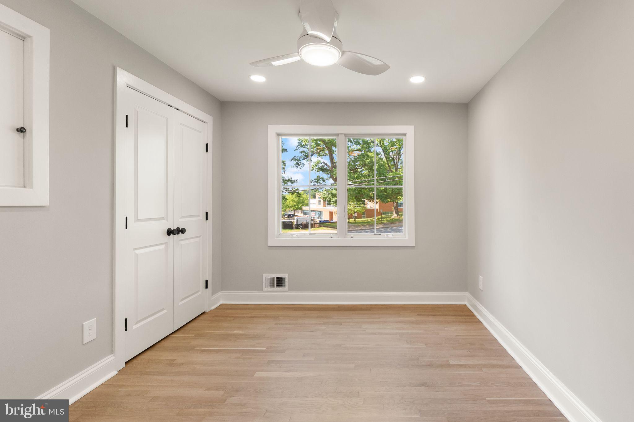 WILLIAMSBURG VILLAGE - Residential