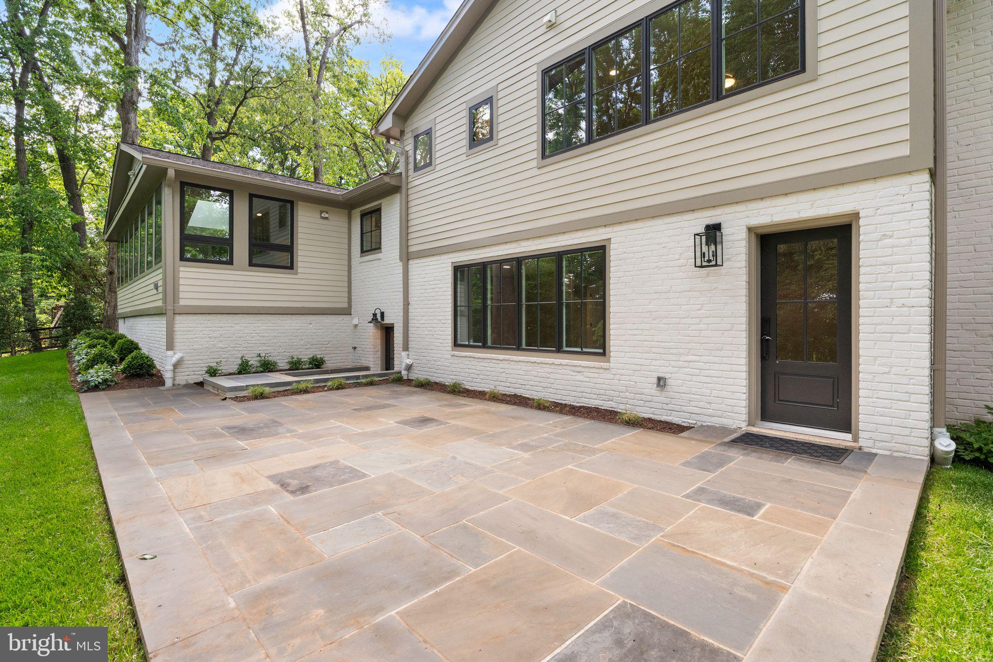 WILLIAMSBURG VILLAGE - Residential