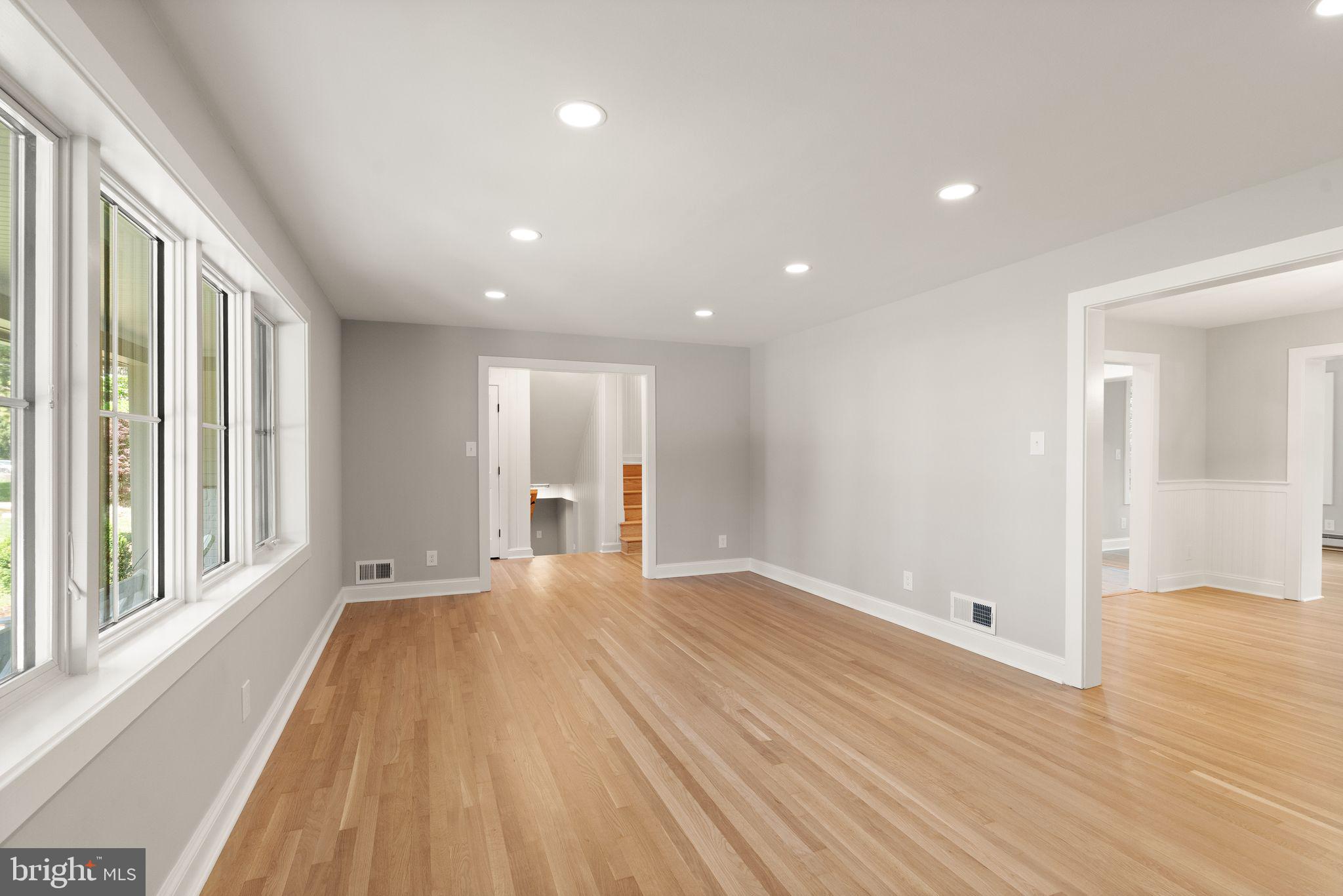 WILLIAMSBURG VILLAGE - Residential