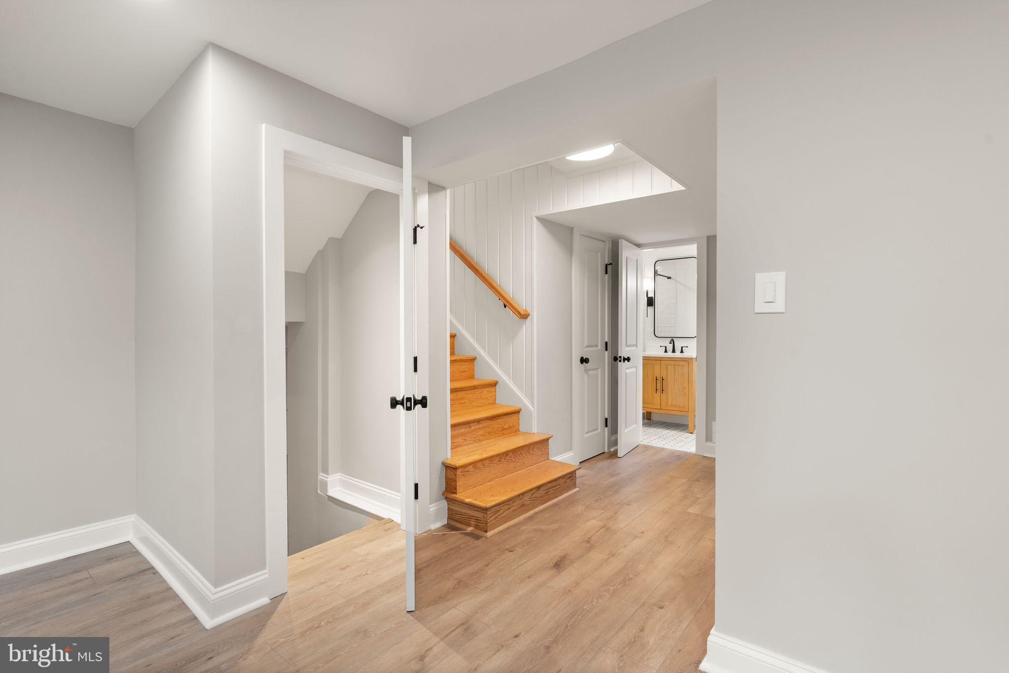 WILLIAMSBURG VILLAGE - Residential