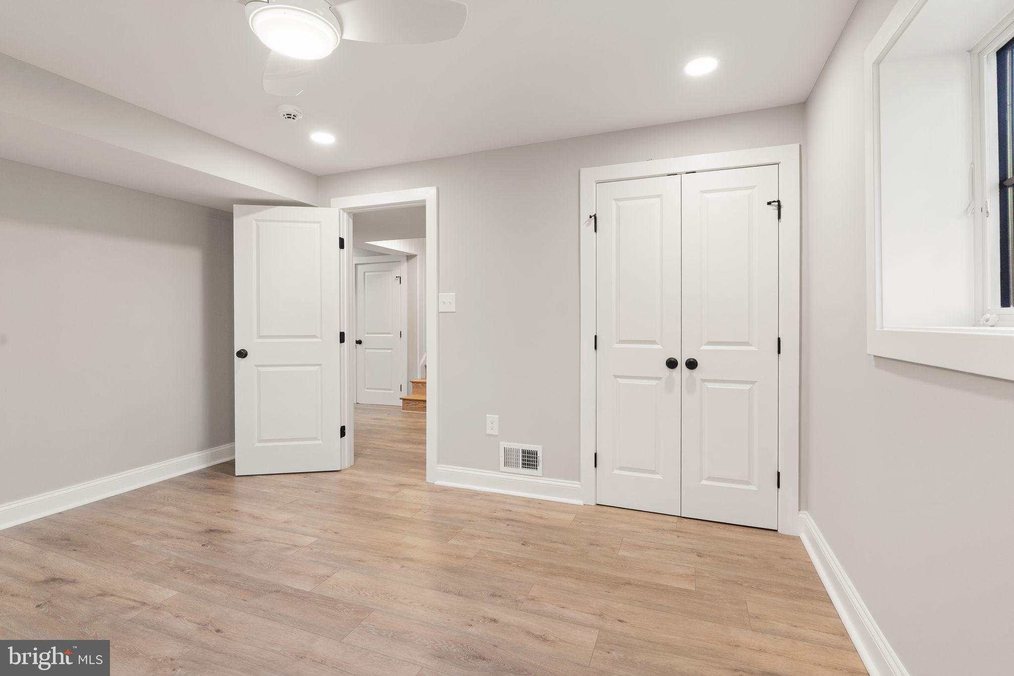 WILLIAMSBURG VILLAGE - Residential