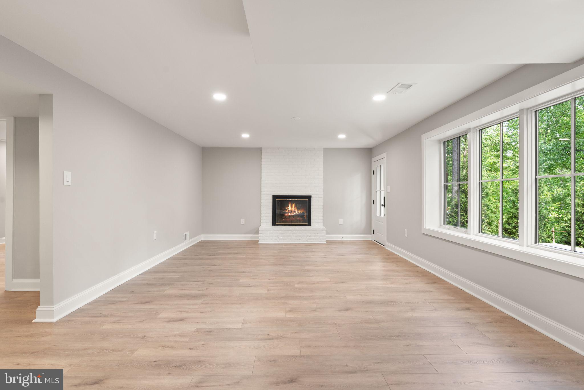 WILLIAMSBURG VILLAGE - Residential