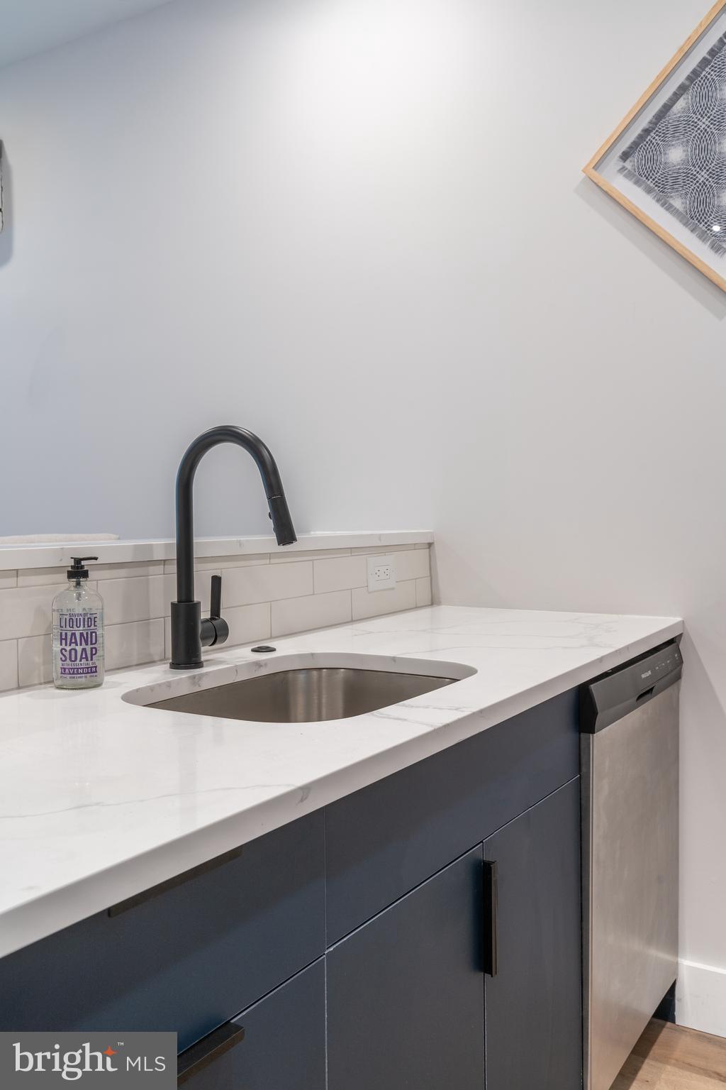 EAST FALLS - Residential Income