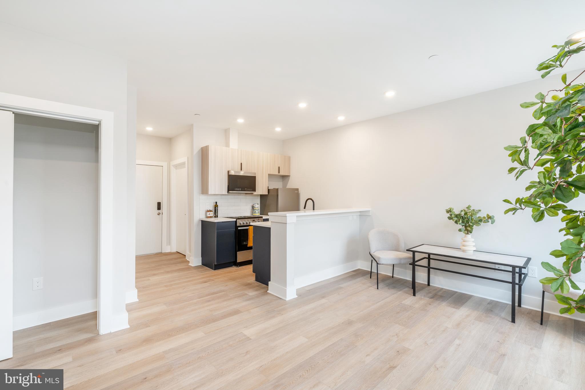 EAST FALLS - Residential Income