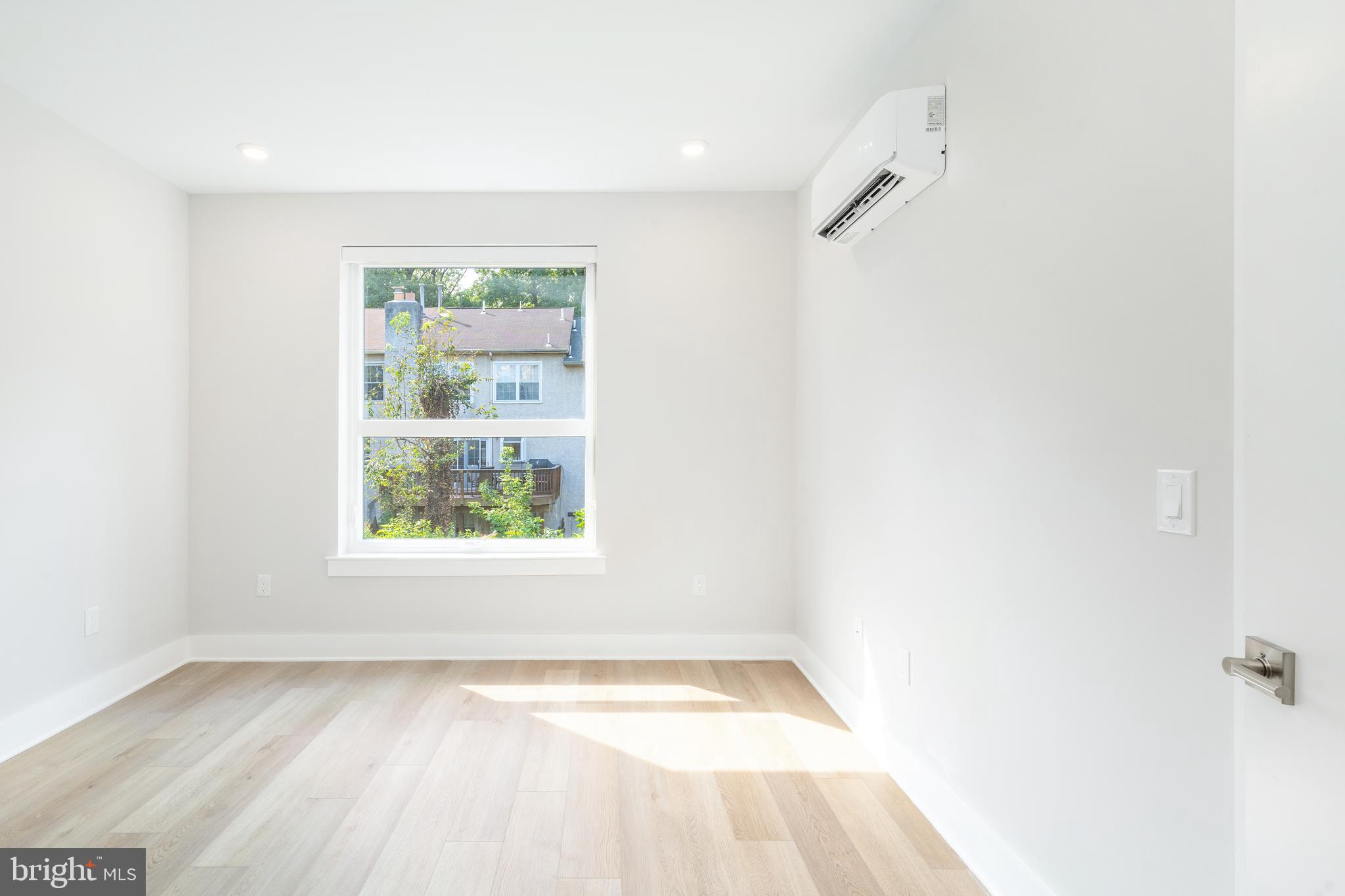 EAST FALLS - Residential Income