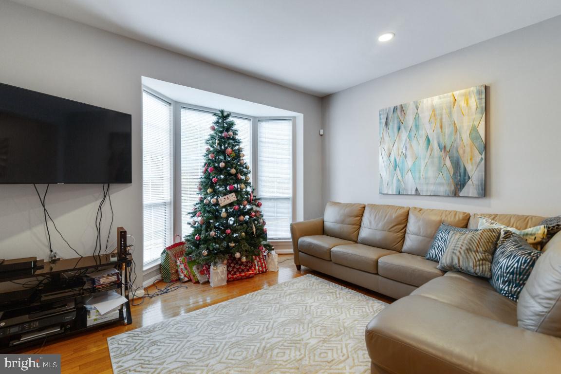 WAYSIDE VILLAGE - Residential