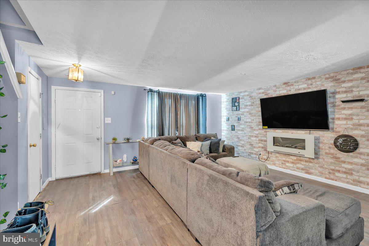 195 VILLA KNOLL COURT