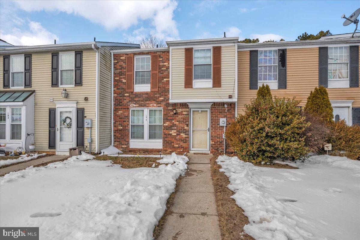 195 VILLA KNOLL COURT