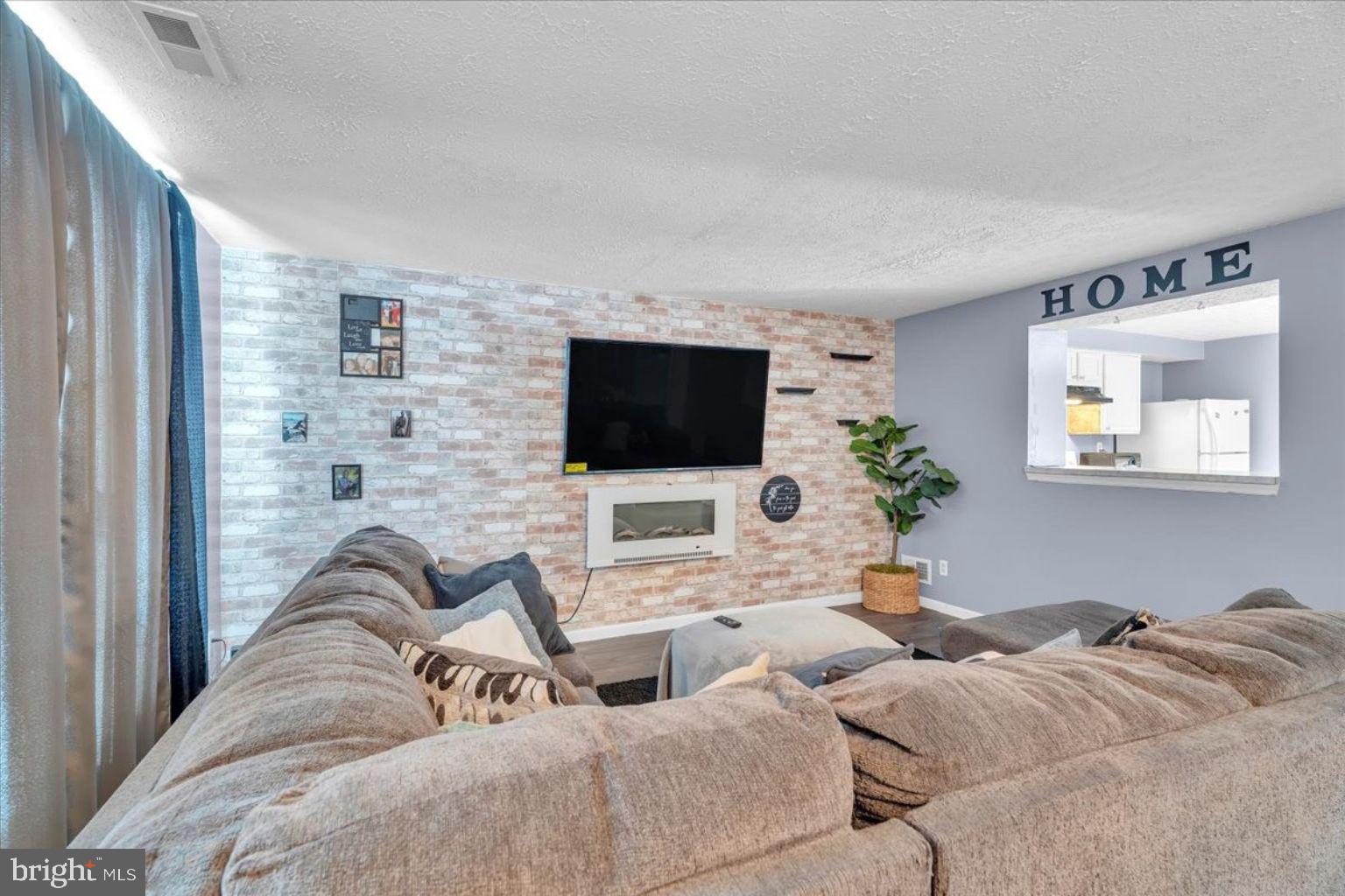 195 VILLA KNOLL COURT