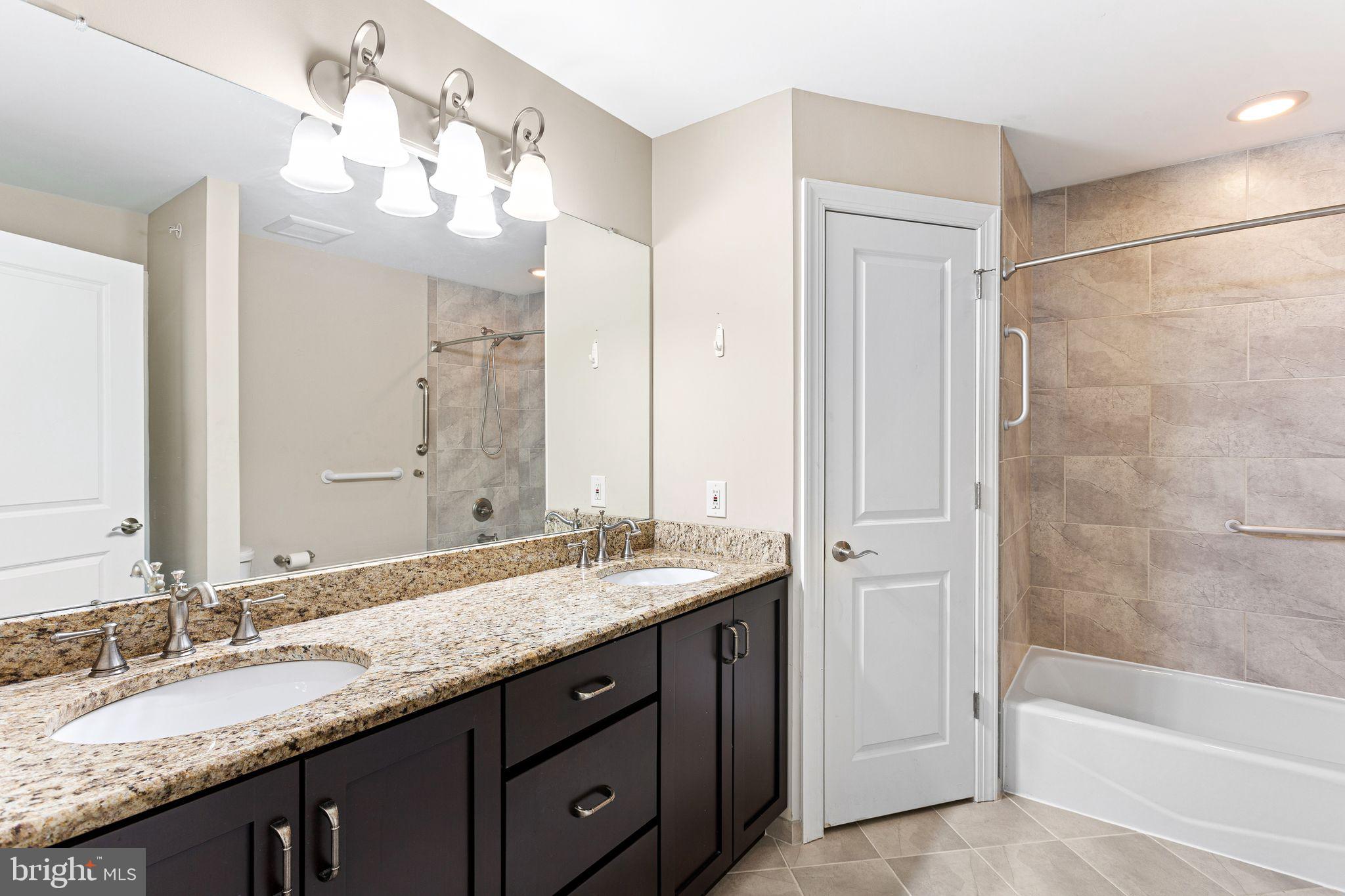 LAMPLIGHTER AT BLUE - Residential