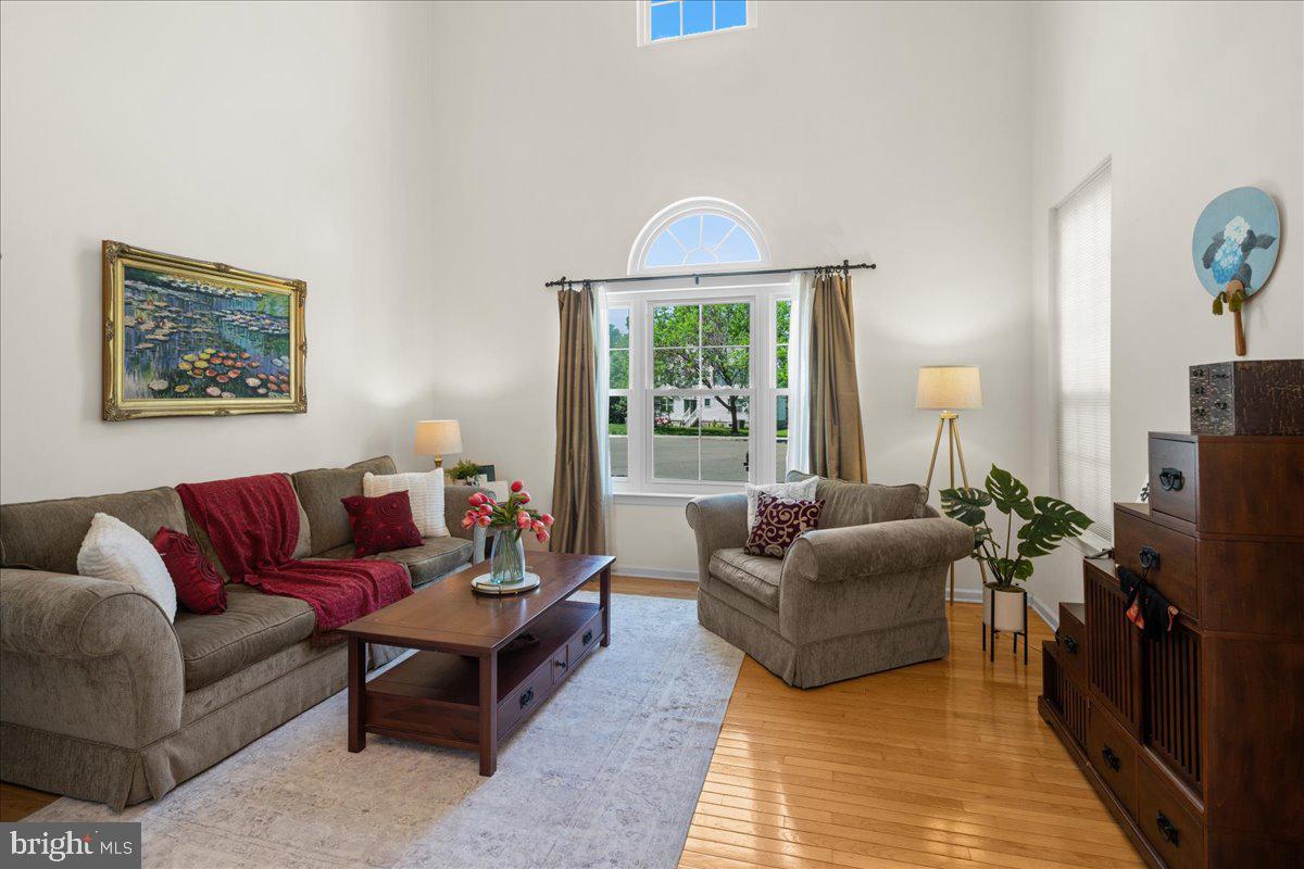 8 BOLTON CIRCLE