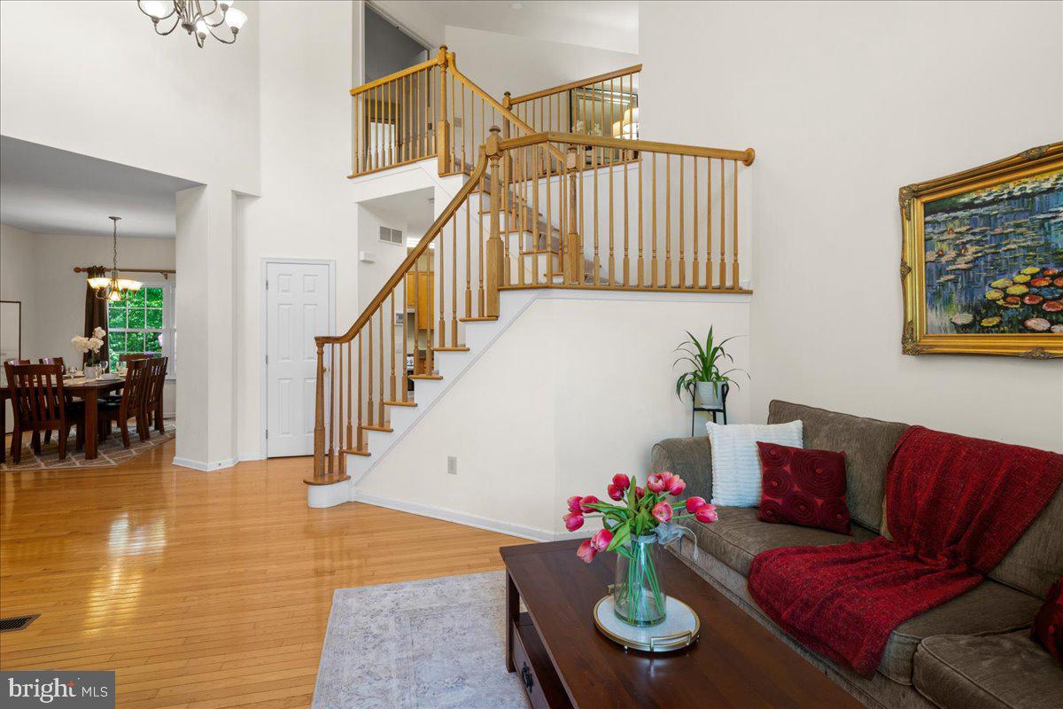 8 BOLTON CIRCLE
