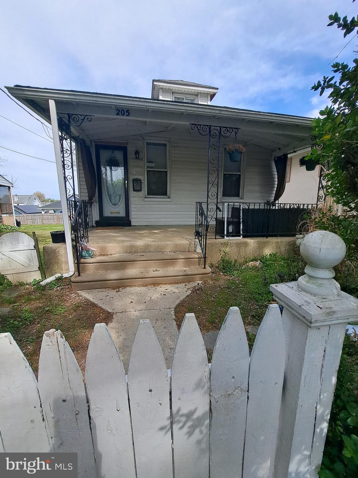 Investors and First Time Home Buyers! Your opportunity for a detached property in Lansdowne has arrived.
Introducing you to205 Lewis Avenue! With some TLC this property can be turned into a gem for investors and home owners alike.
This property has been well maintained throughout the years . With a spacious back yard, refinished floors, and a cozy kitchen the opportunities are endless.
Schedule your showing today!
