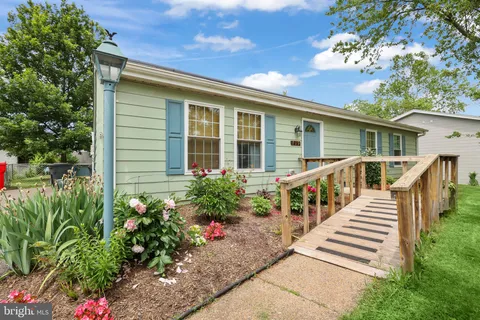 719 N Belfort Street, Sterling, VA MLS: VALO2097376