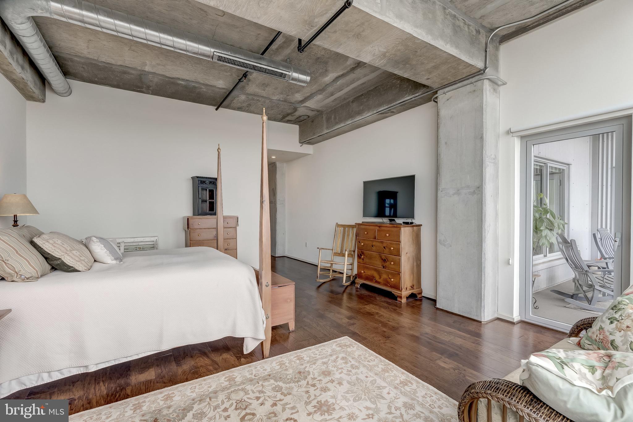 LOCUST POINT - Residential