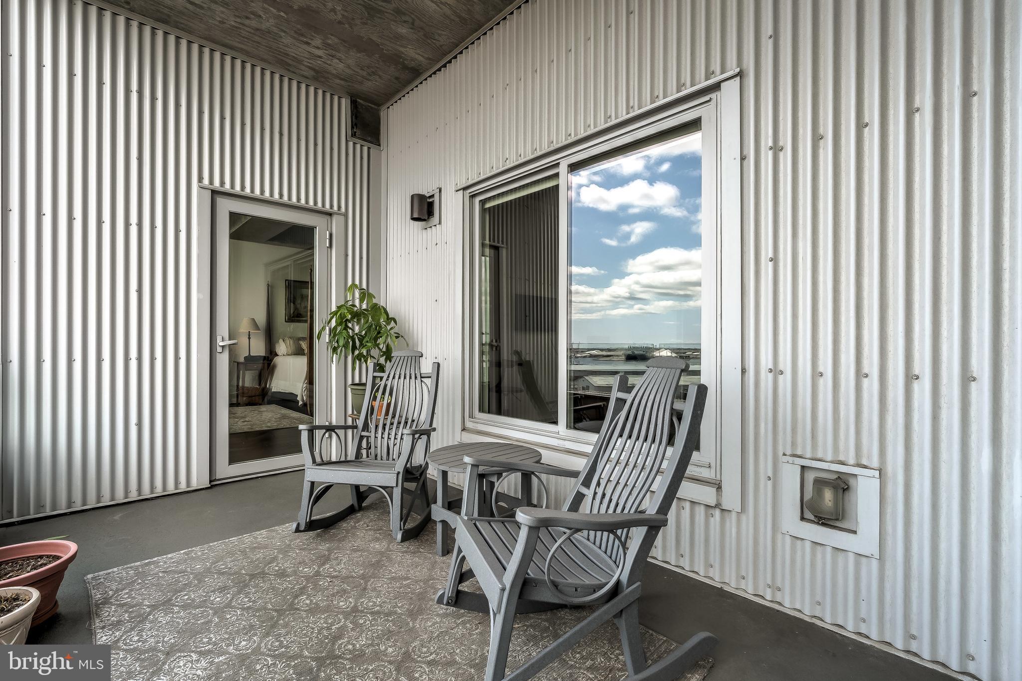 LOCUST POINT - Residential