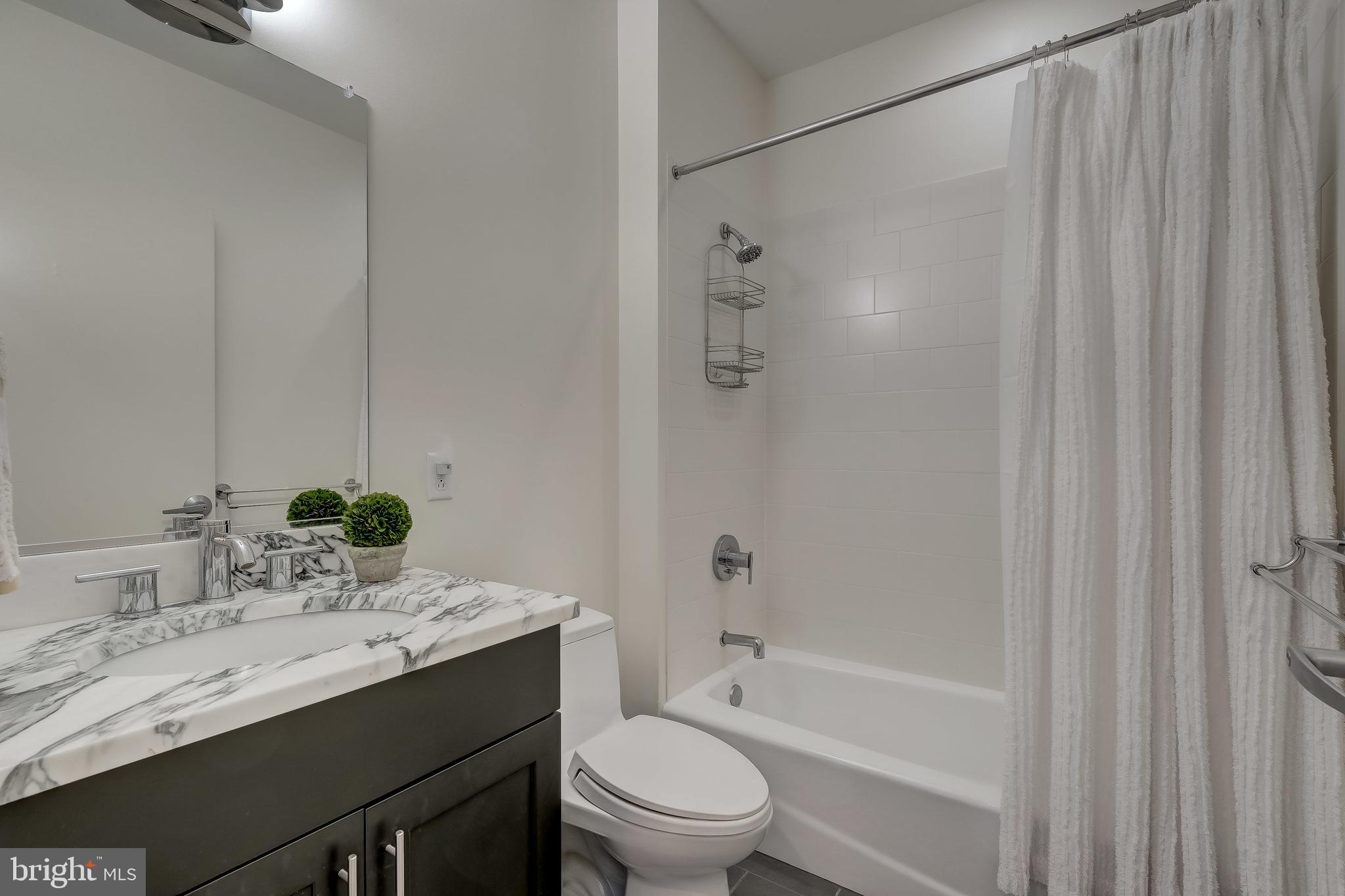 LOCUST POINT - Residential