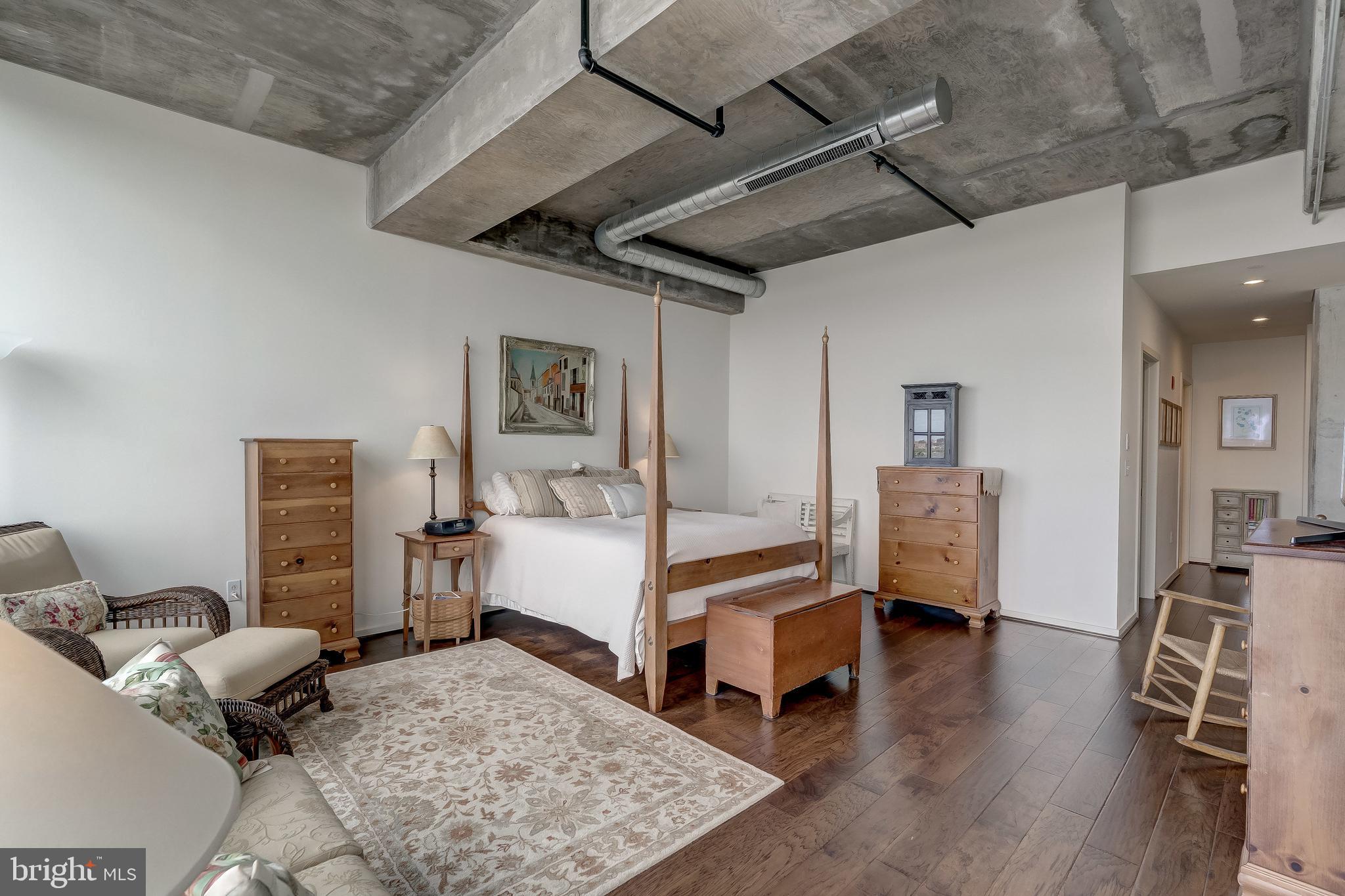 LOCUST POINT - Residential