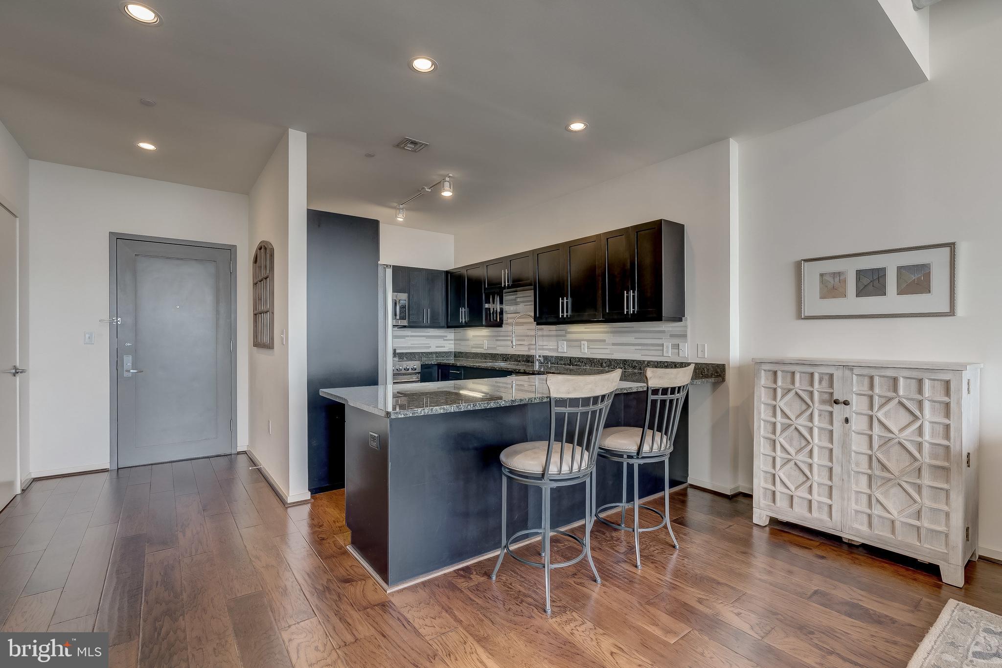 LOCUST POINT - Residential