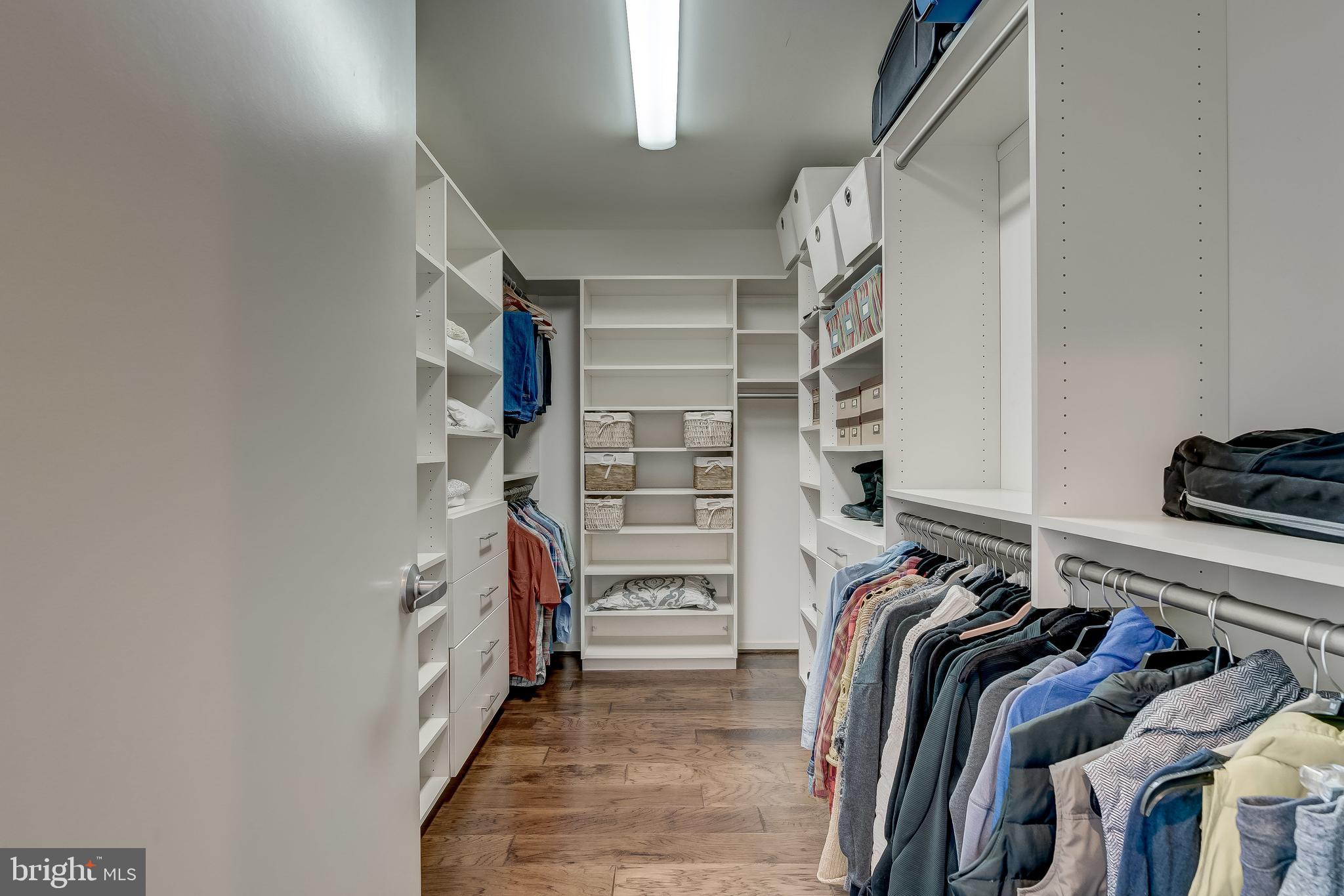 LOCUST POINT - Residential