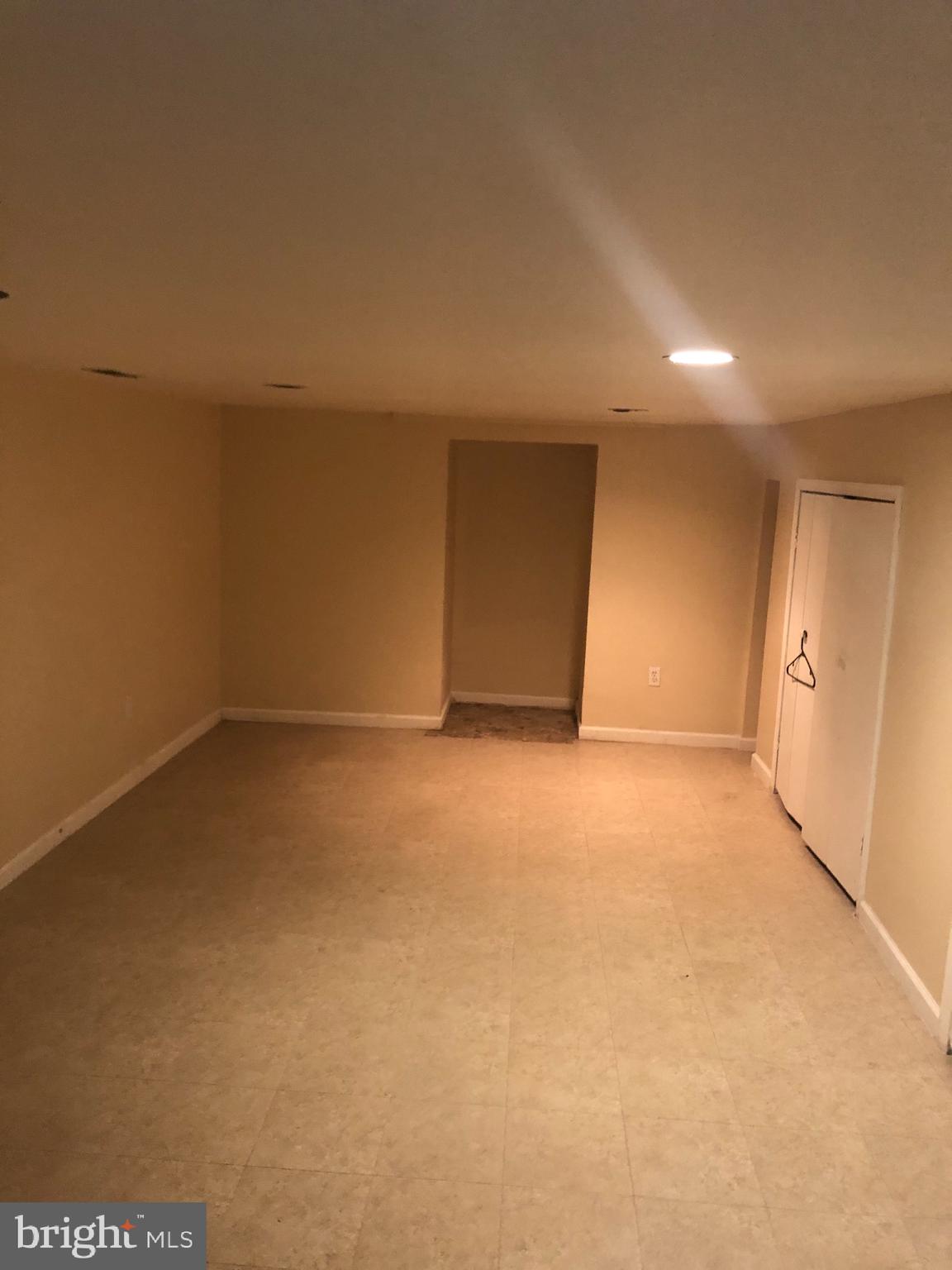 COLLINGTON STATION - Residential Lease