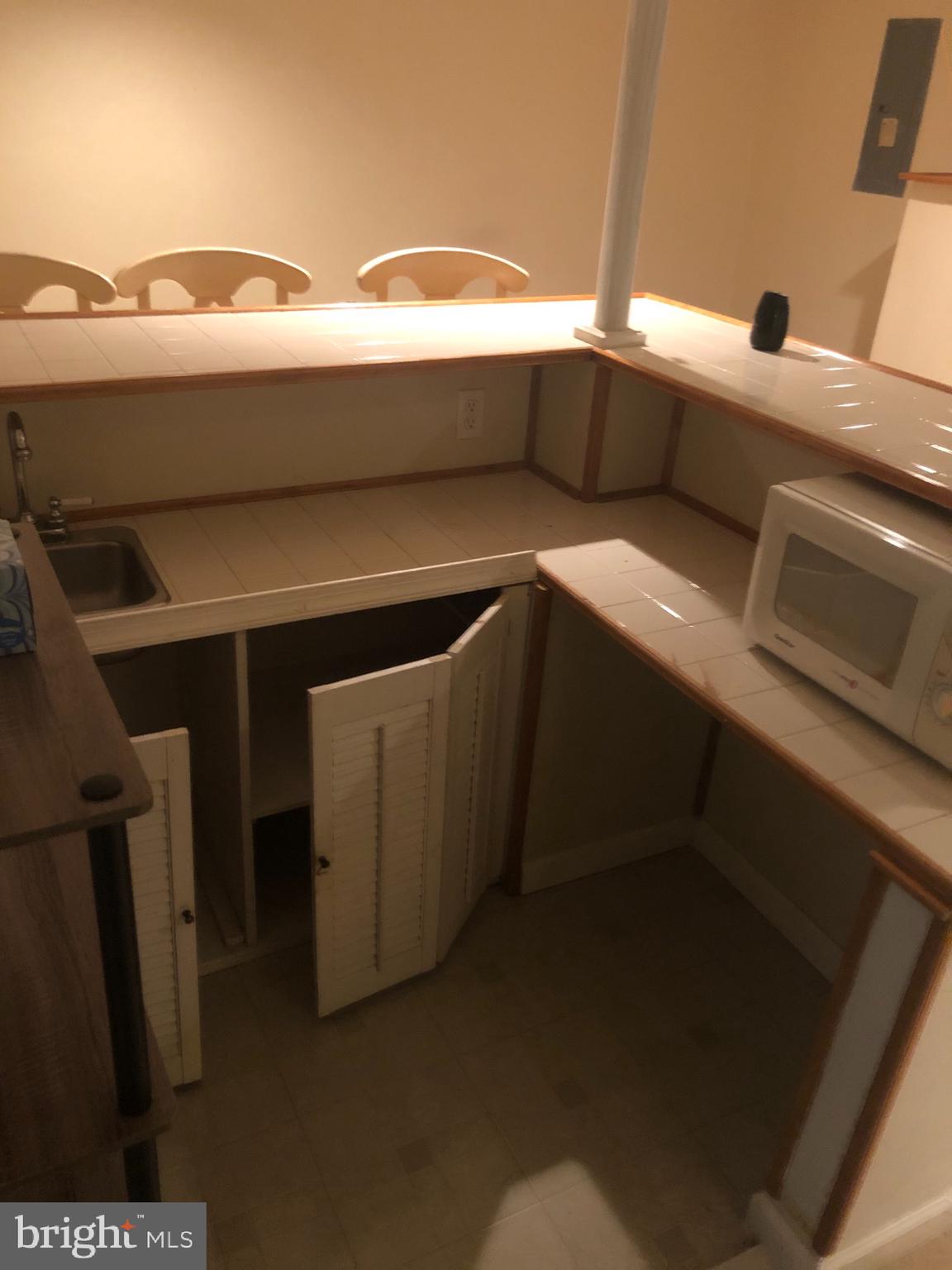 COLLINGTON STATION - Residential Lease