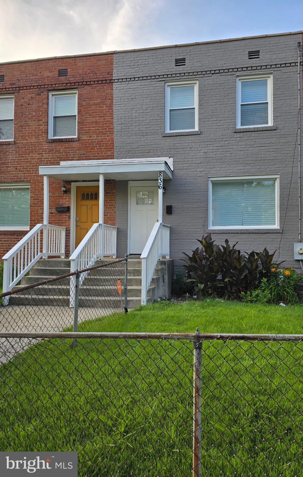 836 XENIA STREET SE