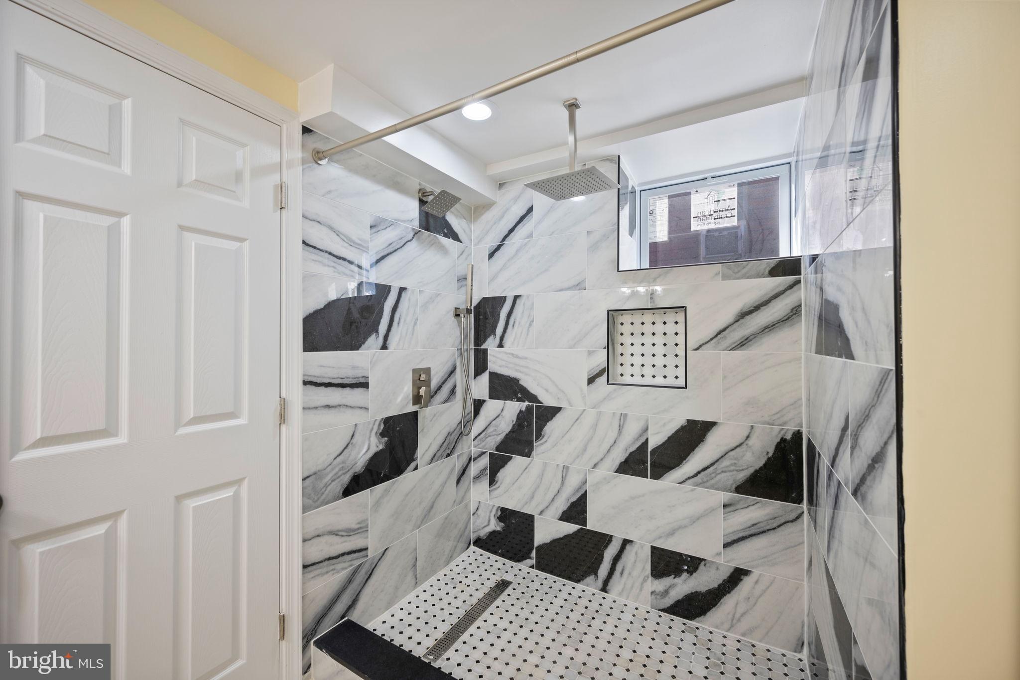 LAURAVILLE HISTORIC DISTRICT - Residential