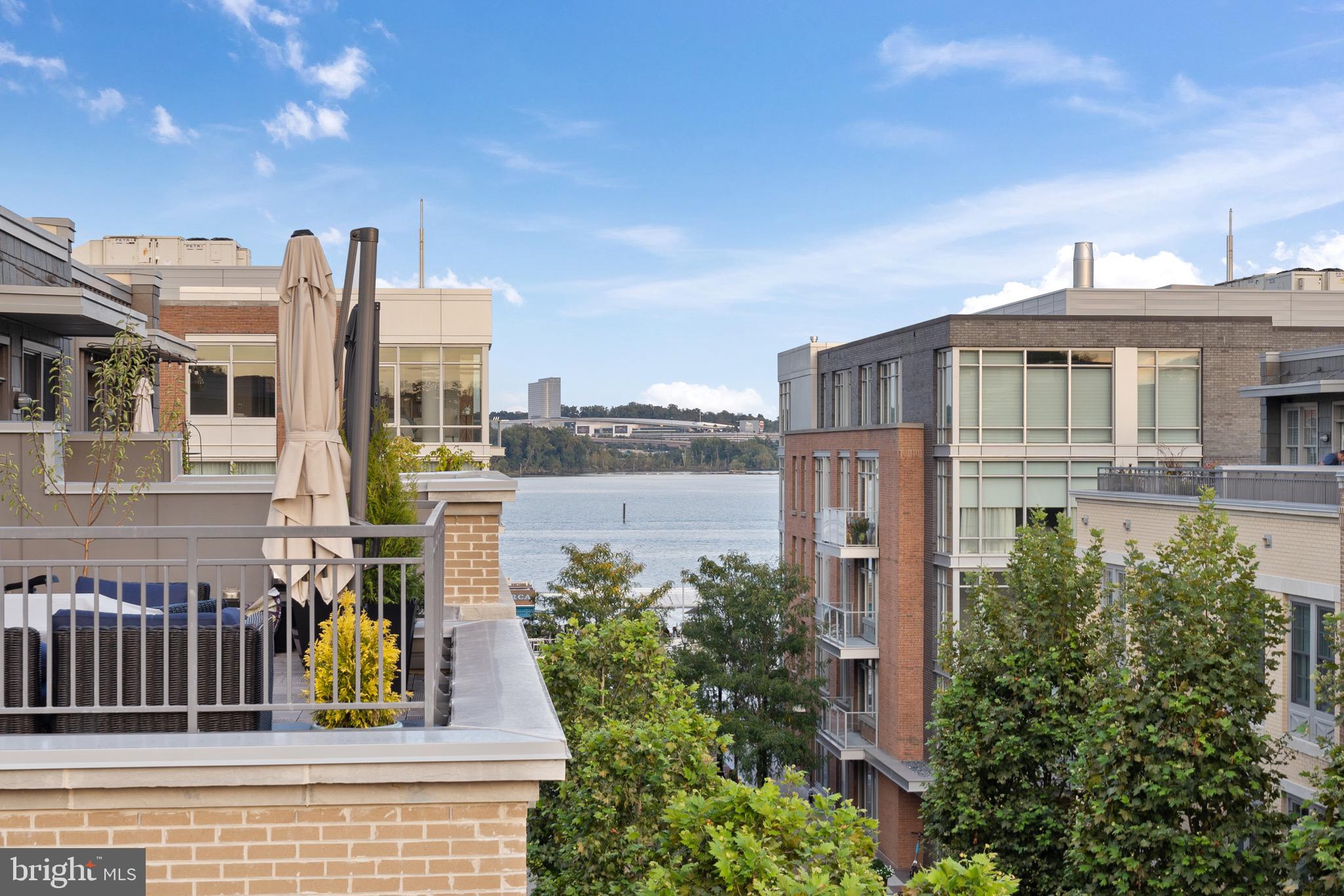 ROBINSON LANDING - Residential