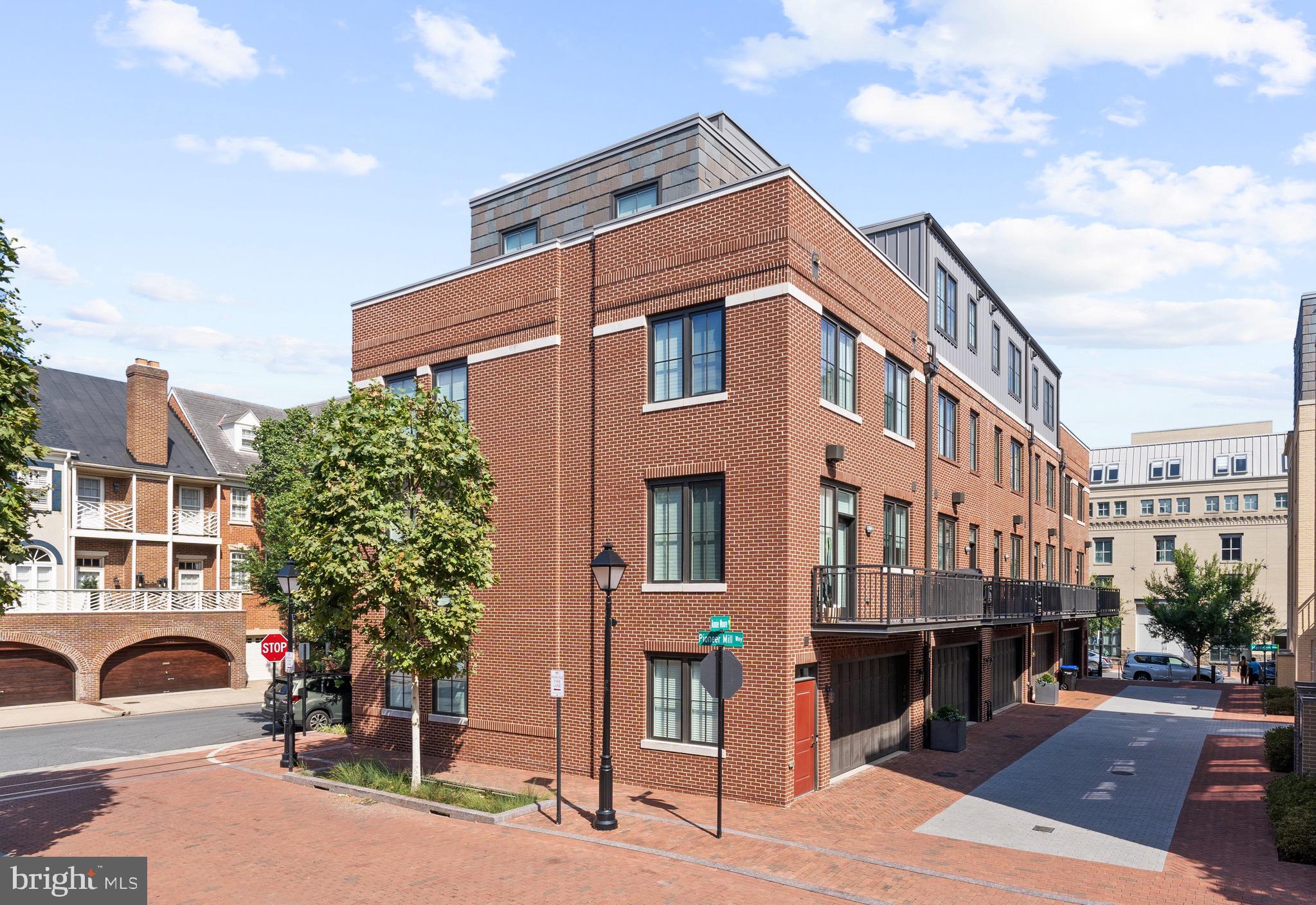 ROBINSON LANDING - Residential