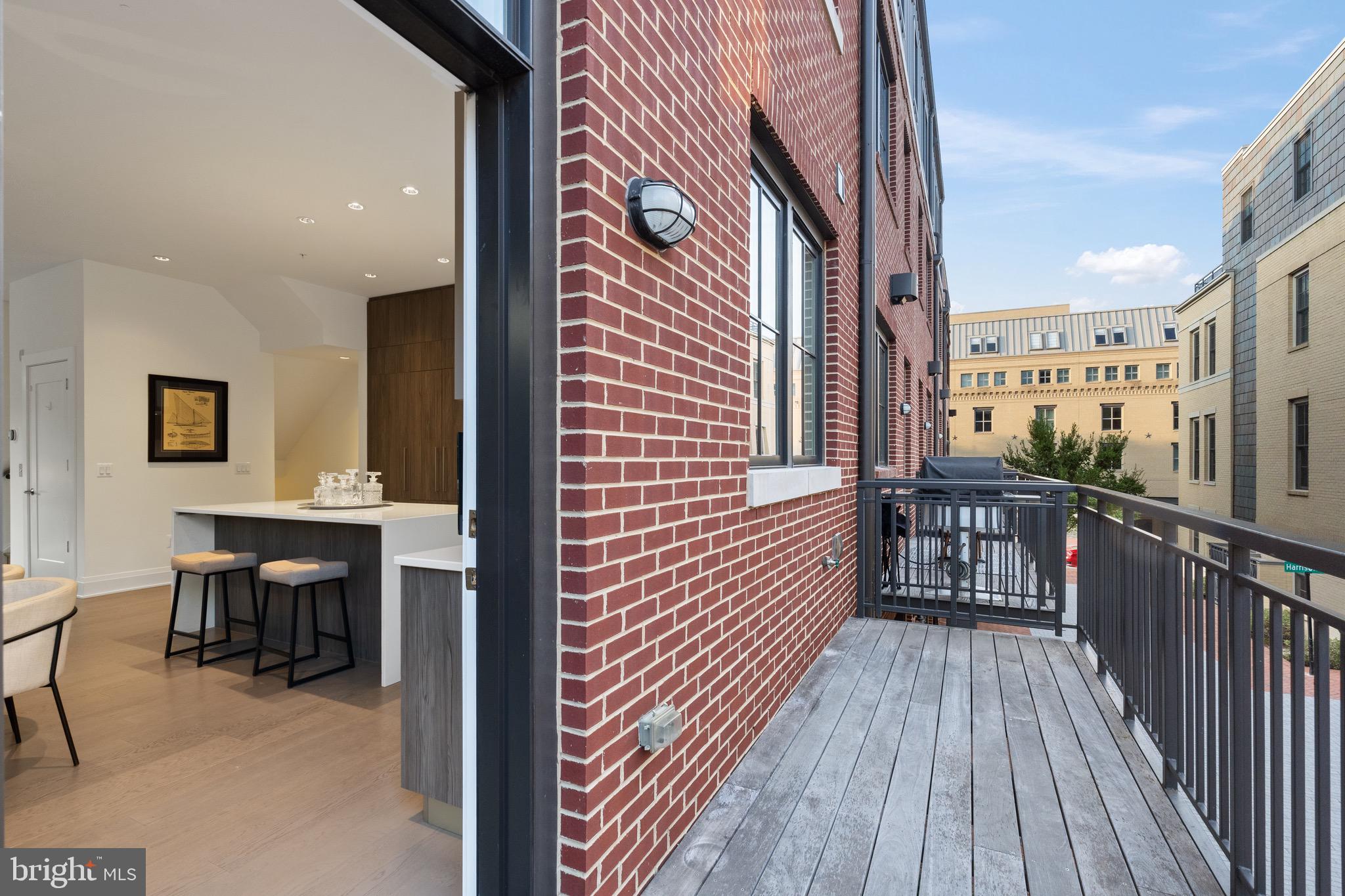 ROBINSON LANDING - Residential