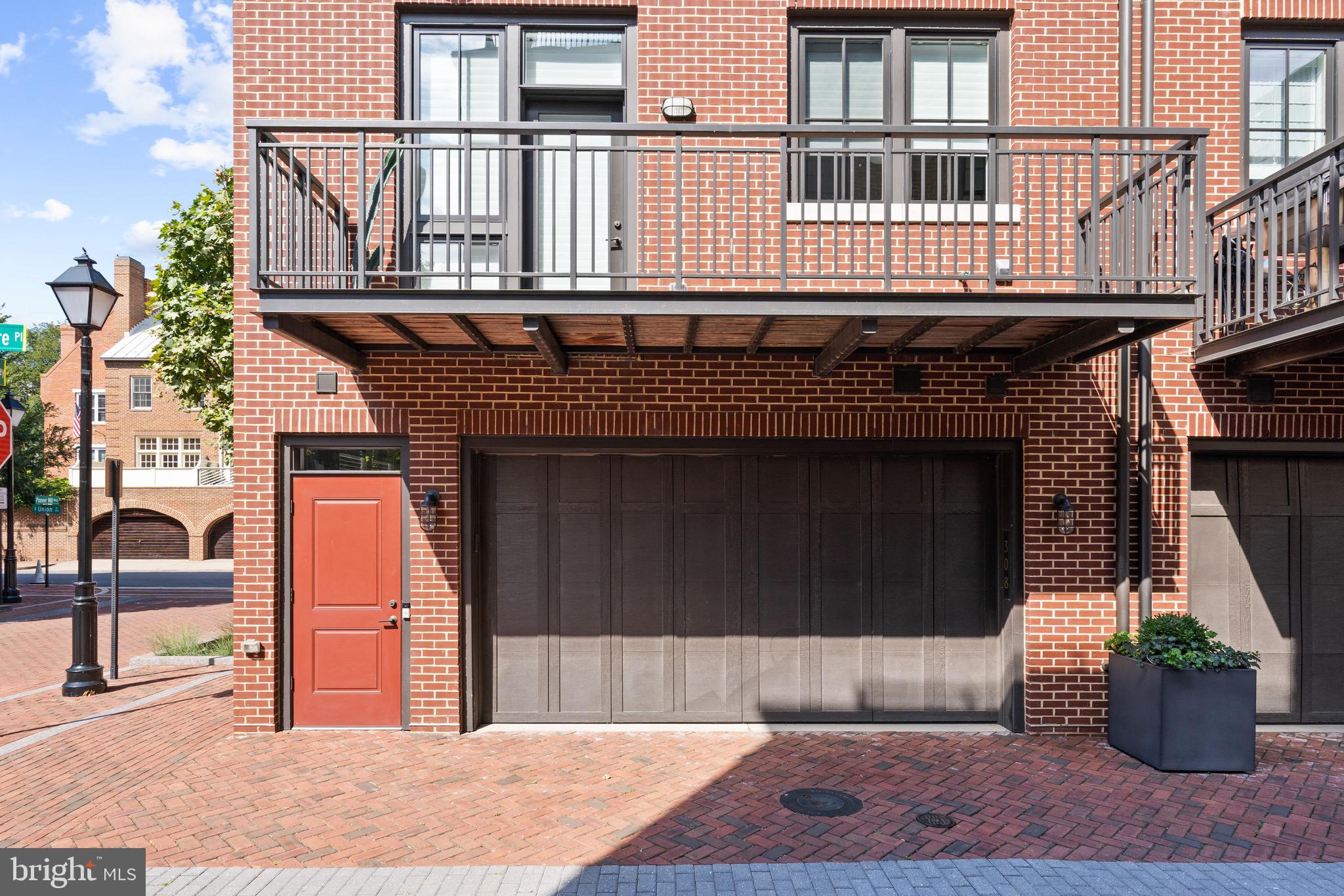 ROBINSON LANDING - Residential