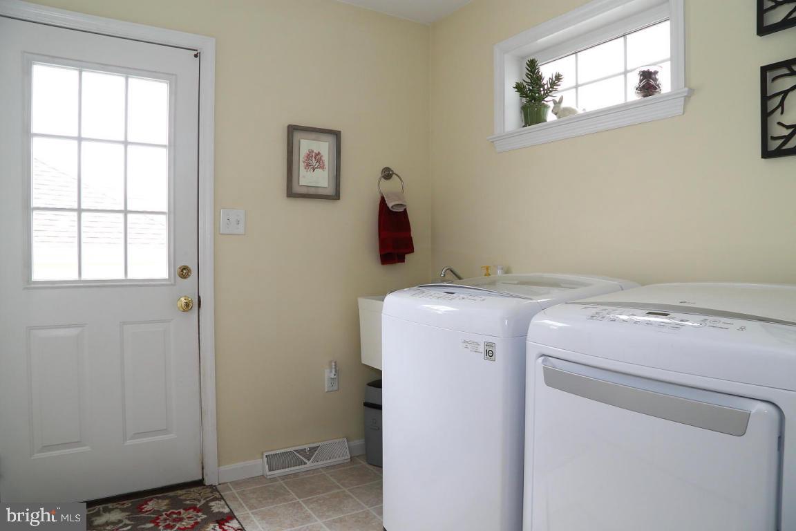 KISSEL HILL COMMONS - Residential