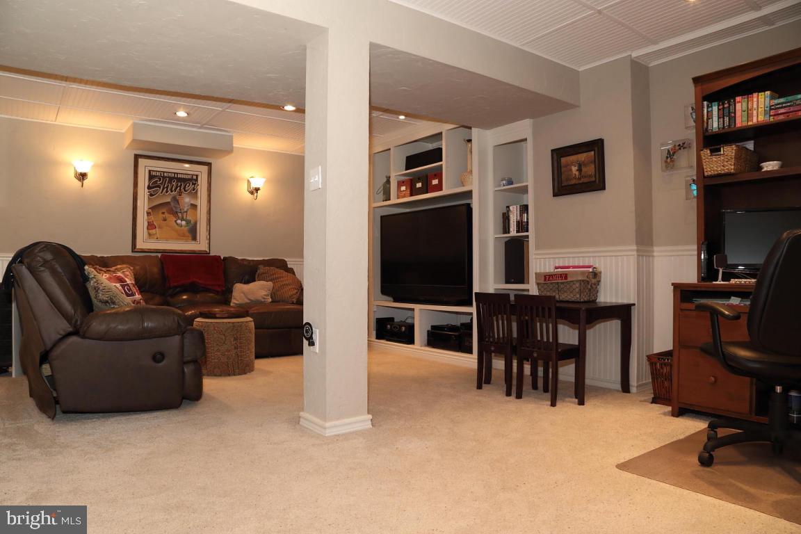 KISSEL HILL COMMONS - Residential