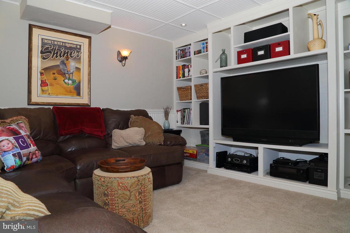 KISSEL HILL COMMONS - Residential