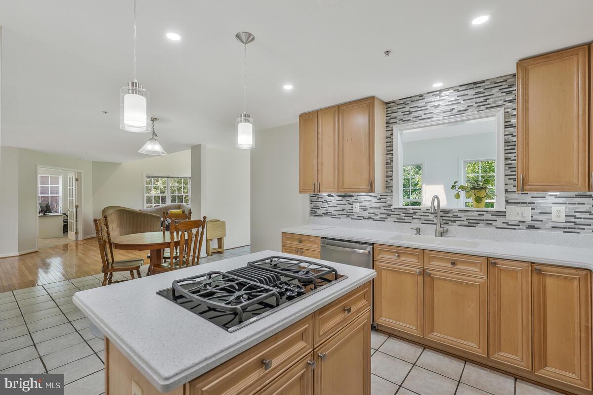 ROLLING HILLS ESTATES - Residential