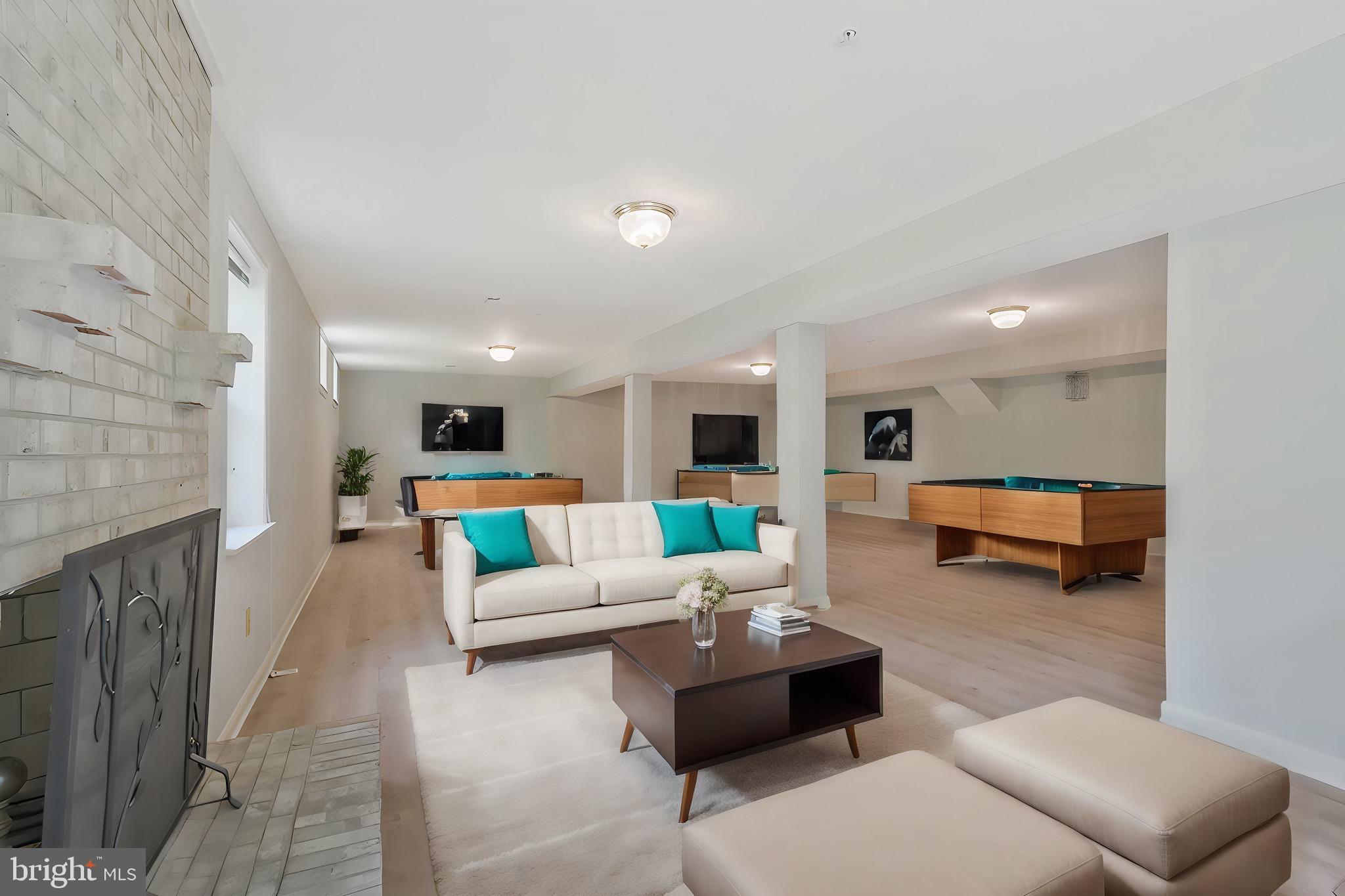 ROLLING HILLS ESTATES - Residential