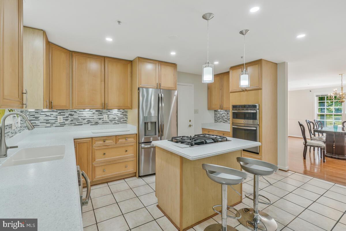 ROLLING HILLS ESTATES - Residential