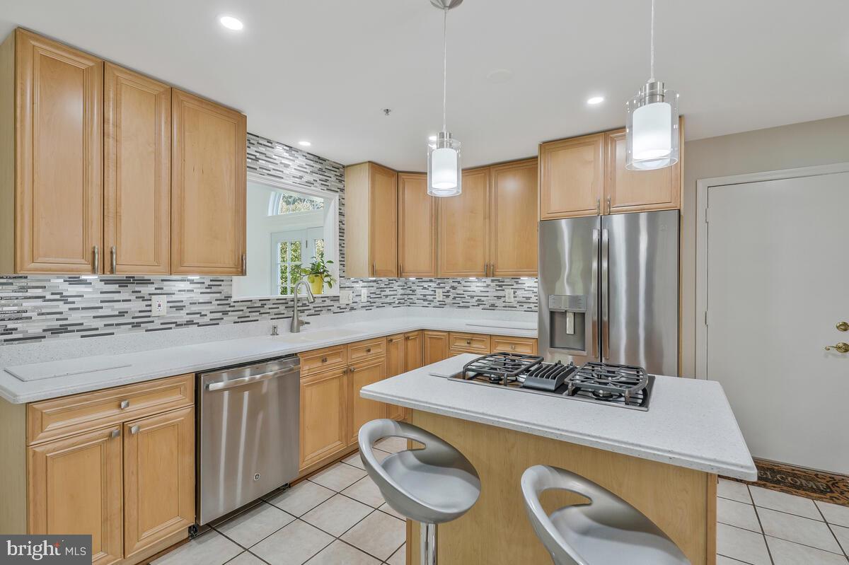 ROLLING HILLS ESTATES - Residential