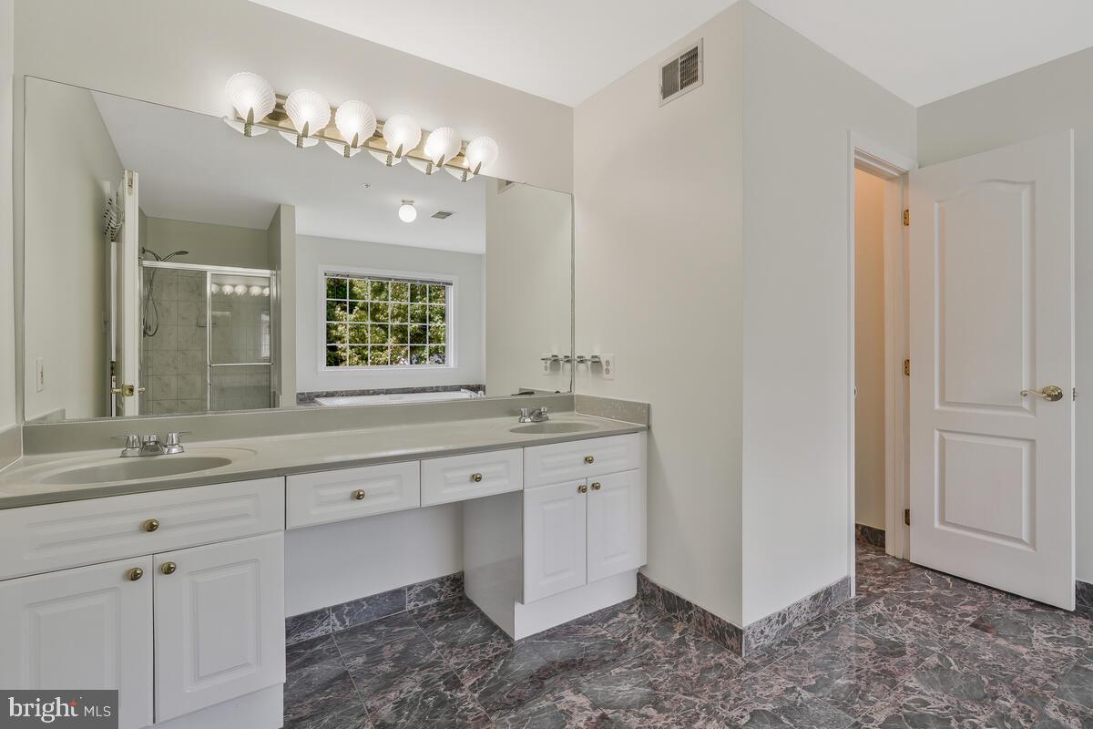 ROLLING HILLS ESTATES - Residential