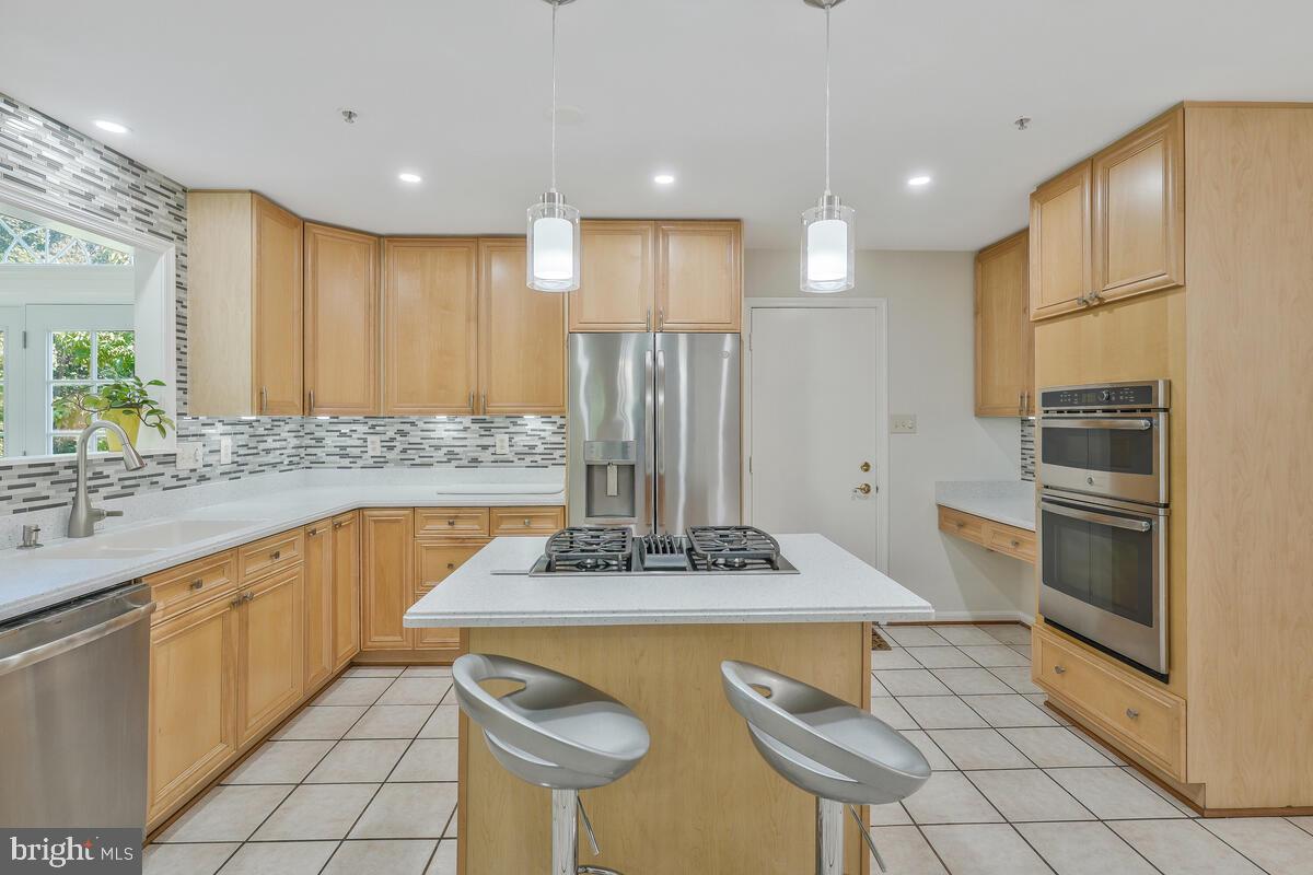 ROLLING HILLS ESTATES - Residential