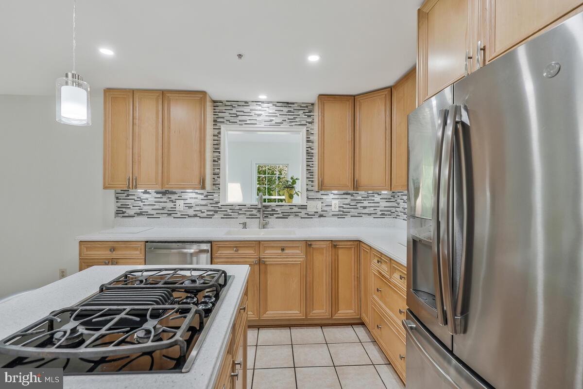 ROLLING HILLS ESTATES - Residential