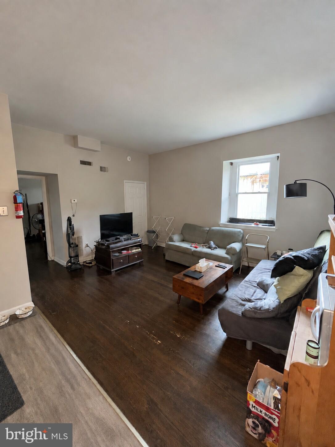 5608 RIDGE AVE R1