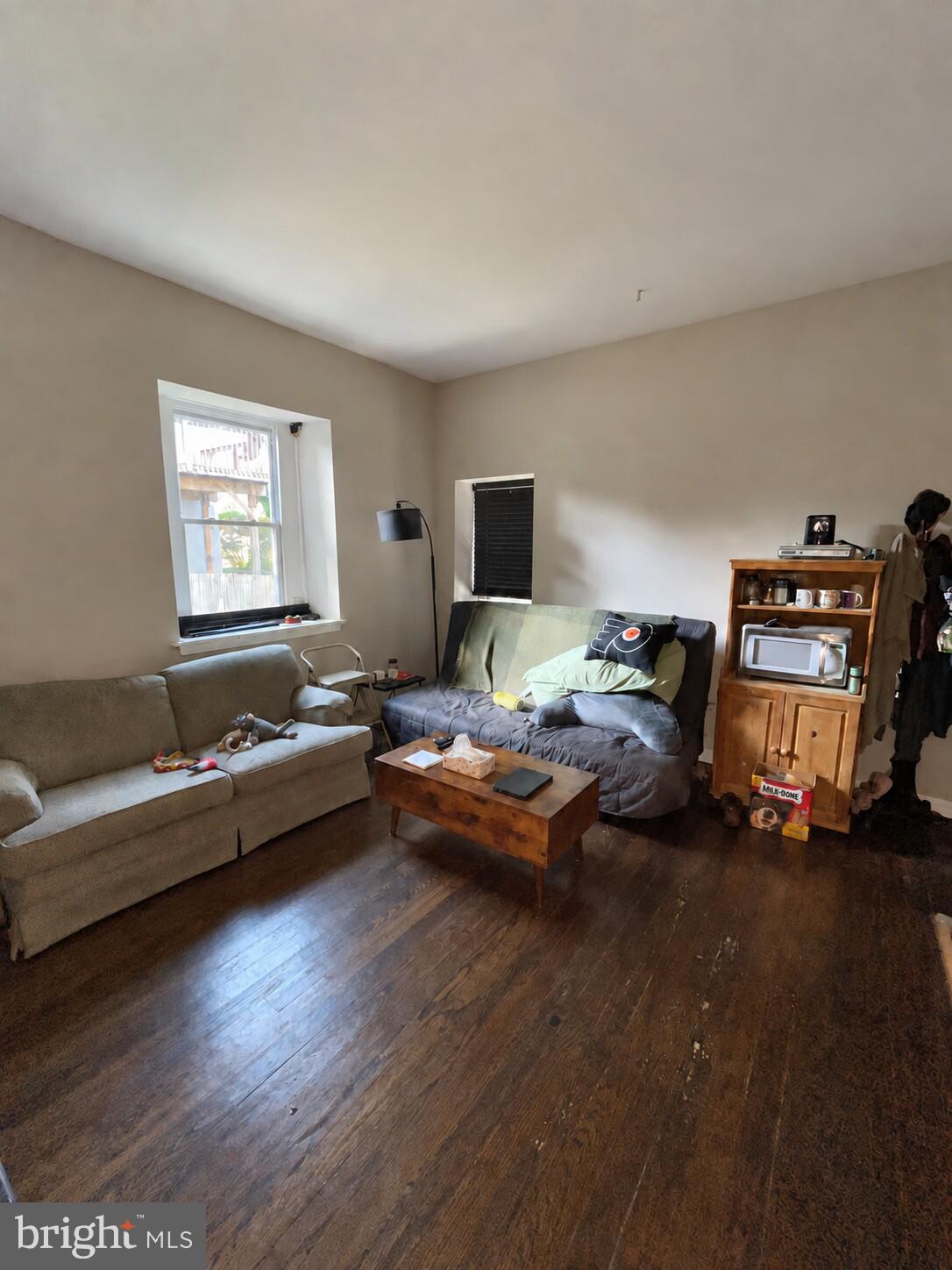 5608 RIDGE AVE R1