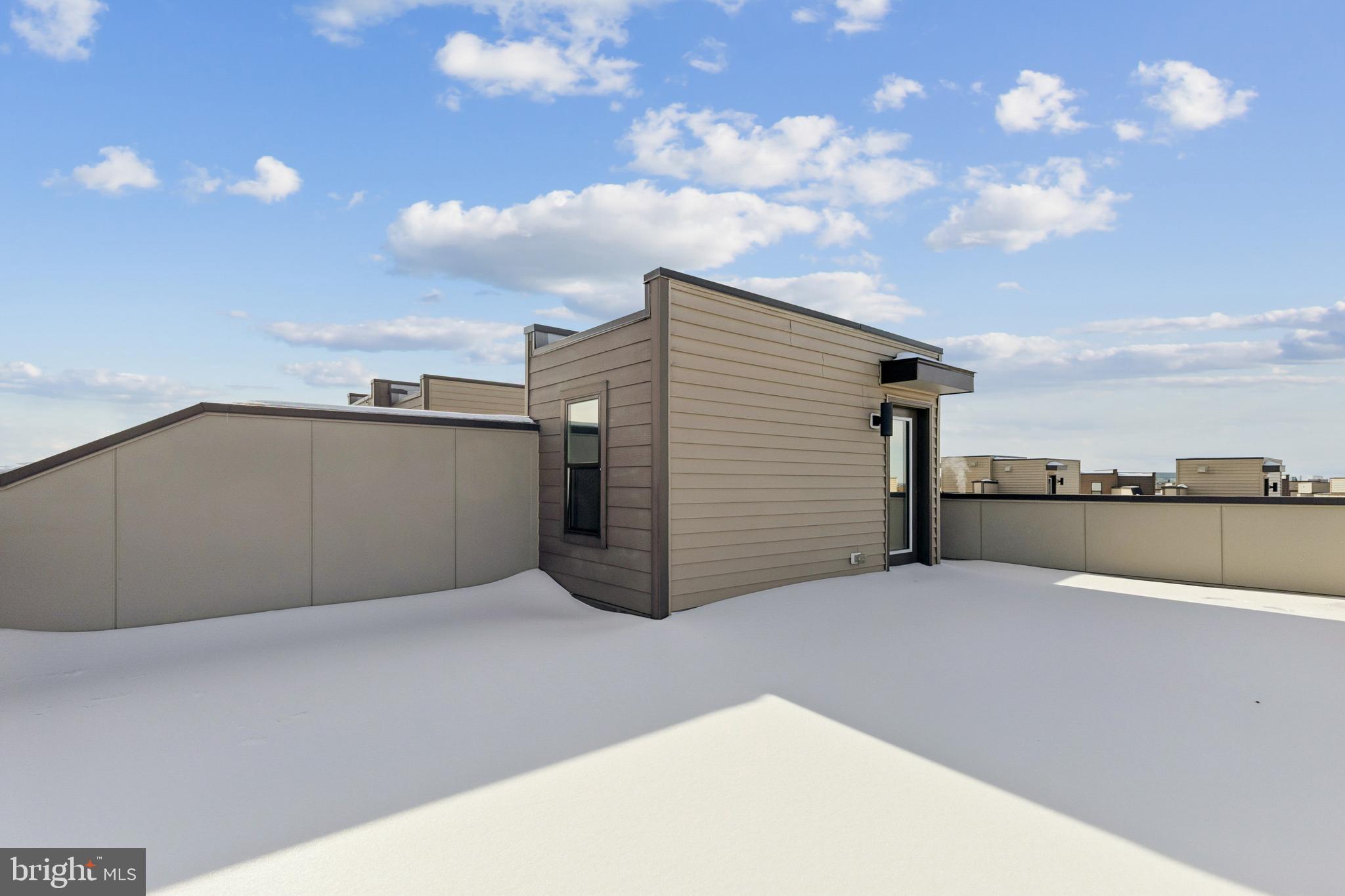 COMMONWEALTH PLACE AT WESTFIELDS - Residential