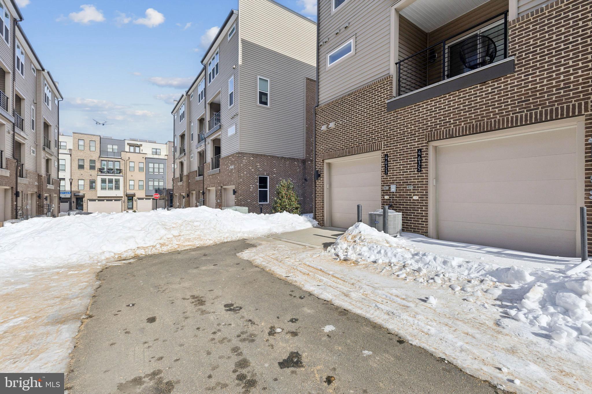 COMMONWEALTH PLACE AT WESTFIELDS - Residential