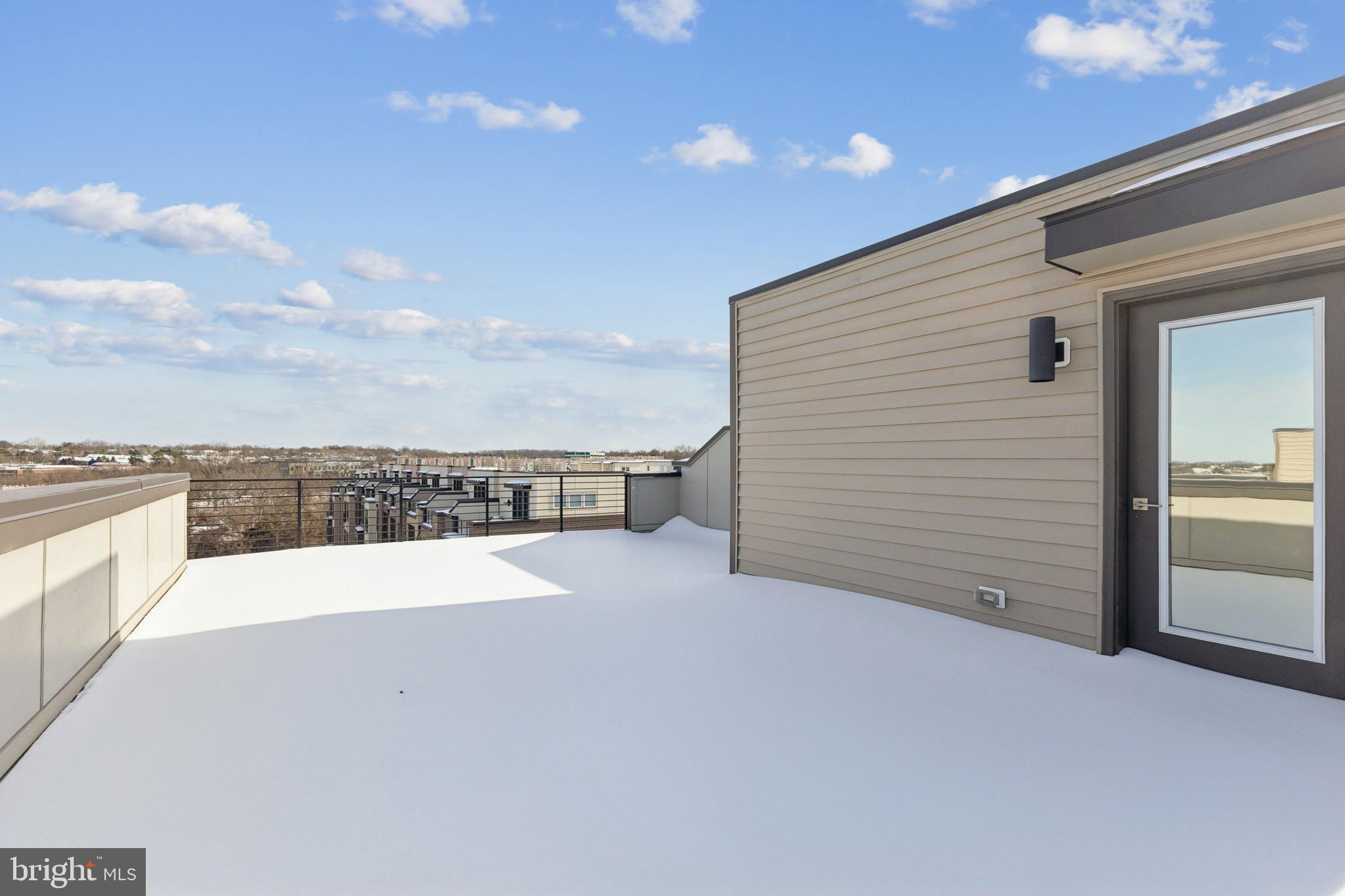 COMMONWEALTH PLACE AT WESTFIELDS - Residential