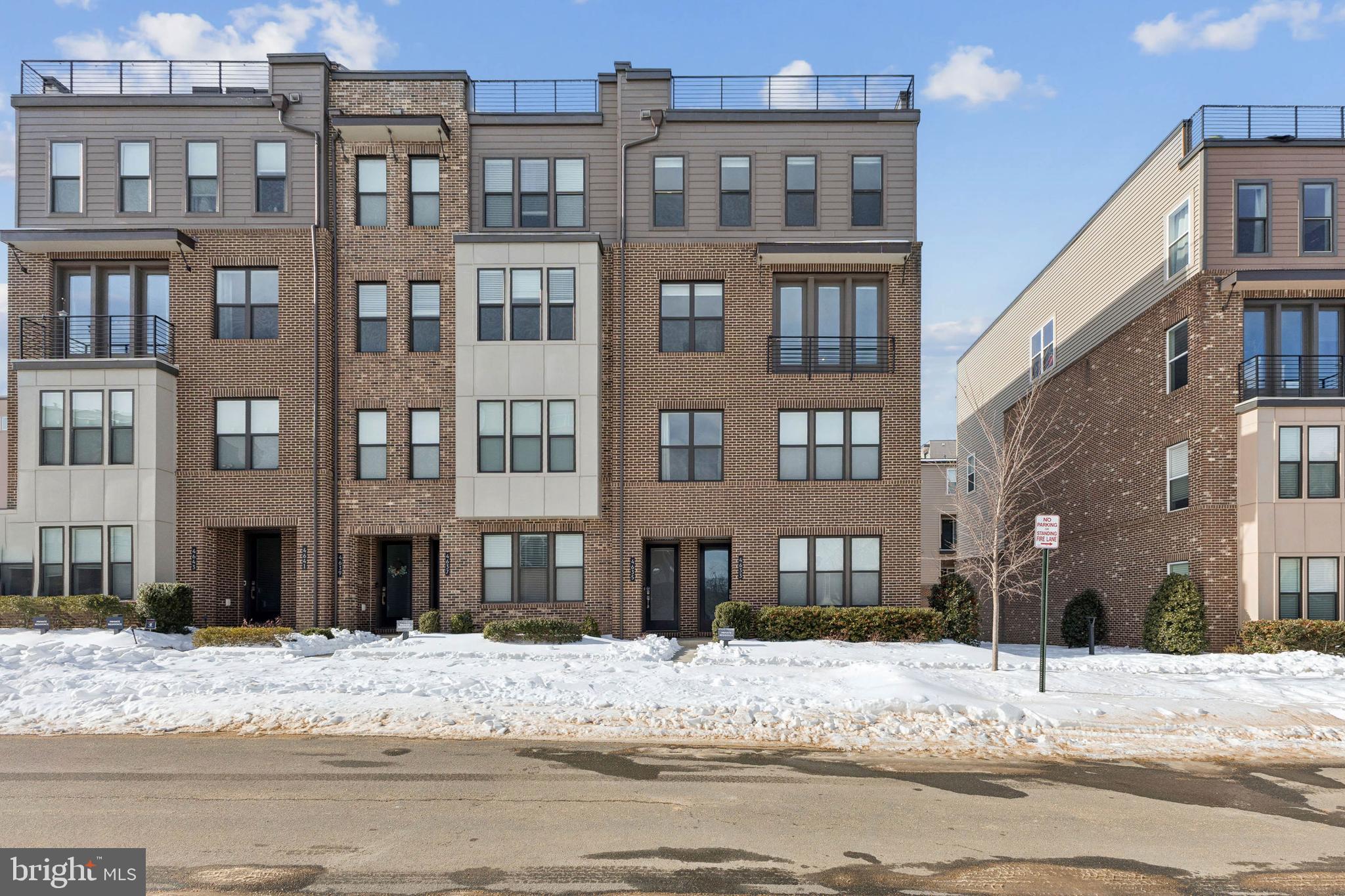 COMMONWEALTH PLACE AT WESTFIELDS - Residential